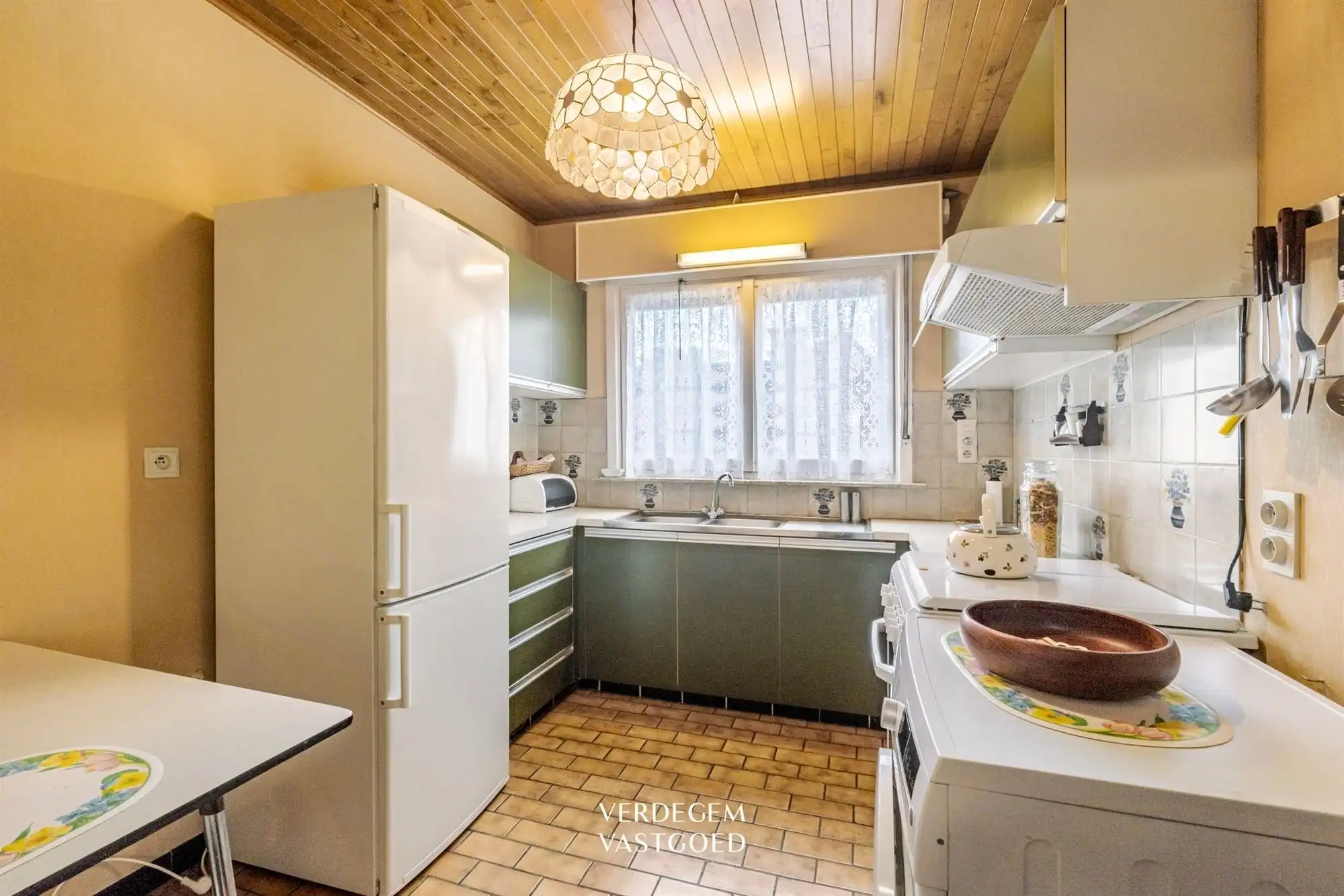 Gelijkvloerse woning met 2 slaapkamers, tuin en garage in een rustige woonwijk, te renoveren foto 7