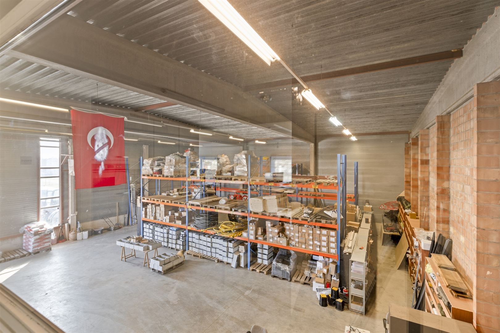 TE HUUR: Bedrijfsgebouw met kantoren te Houthalen! foto 21