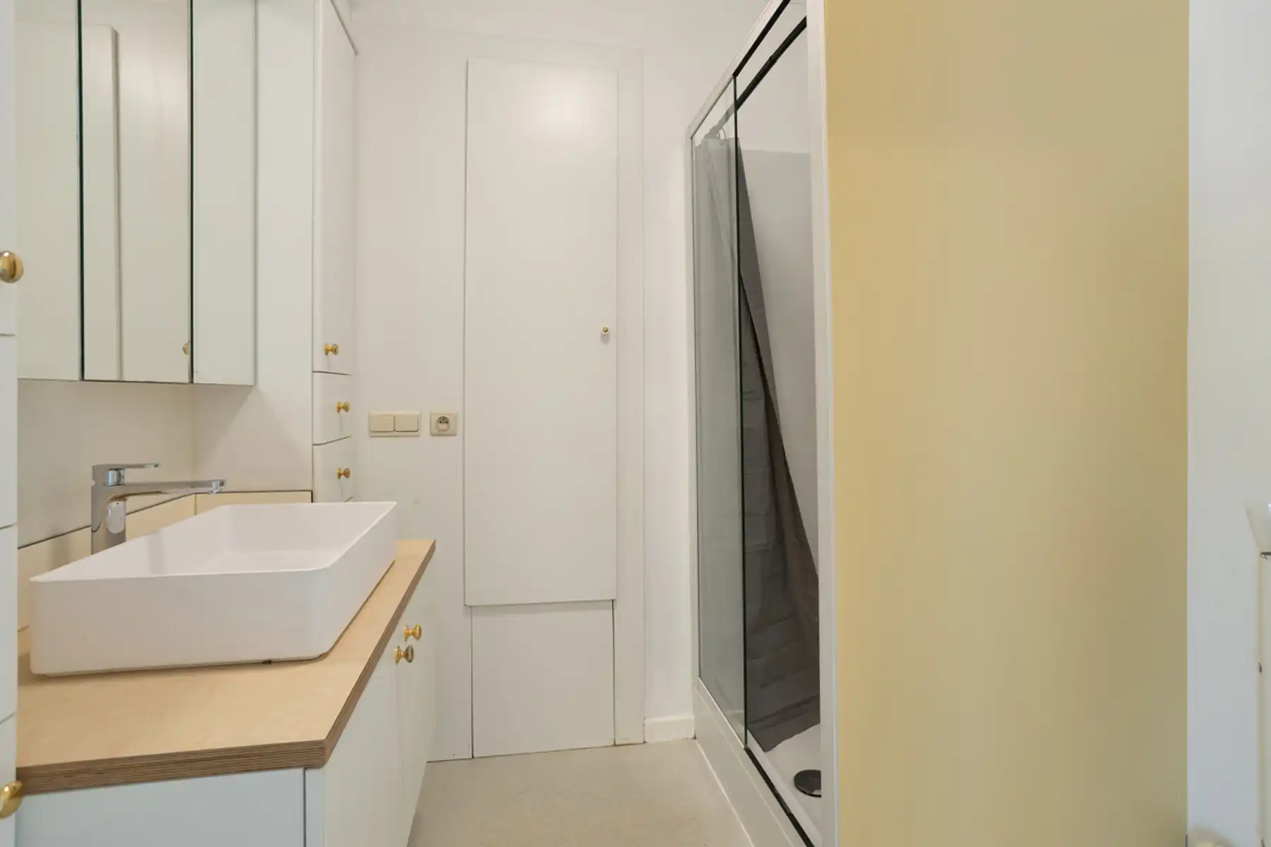 Vernieuwd 3-slaapkamerappartement met garage in hartje Aalst foto 21