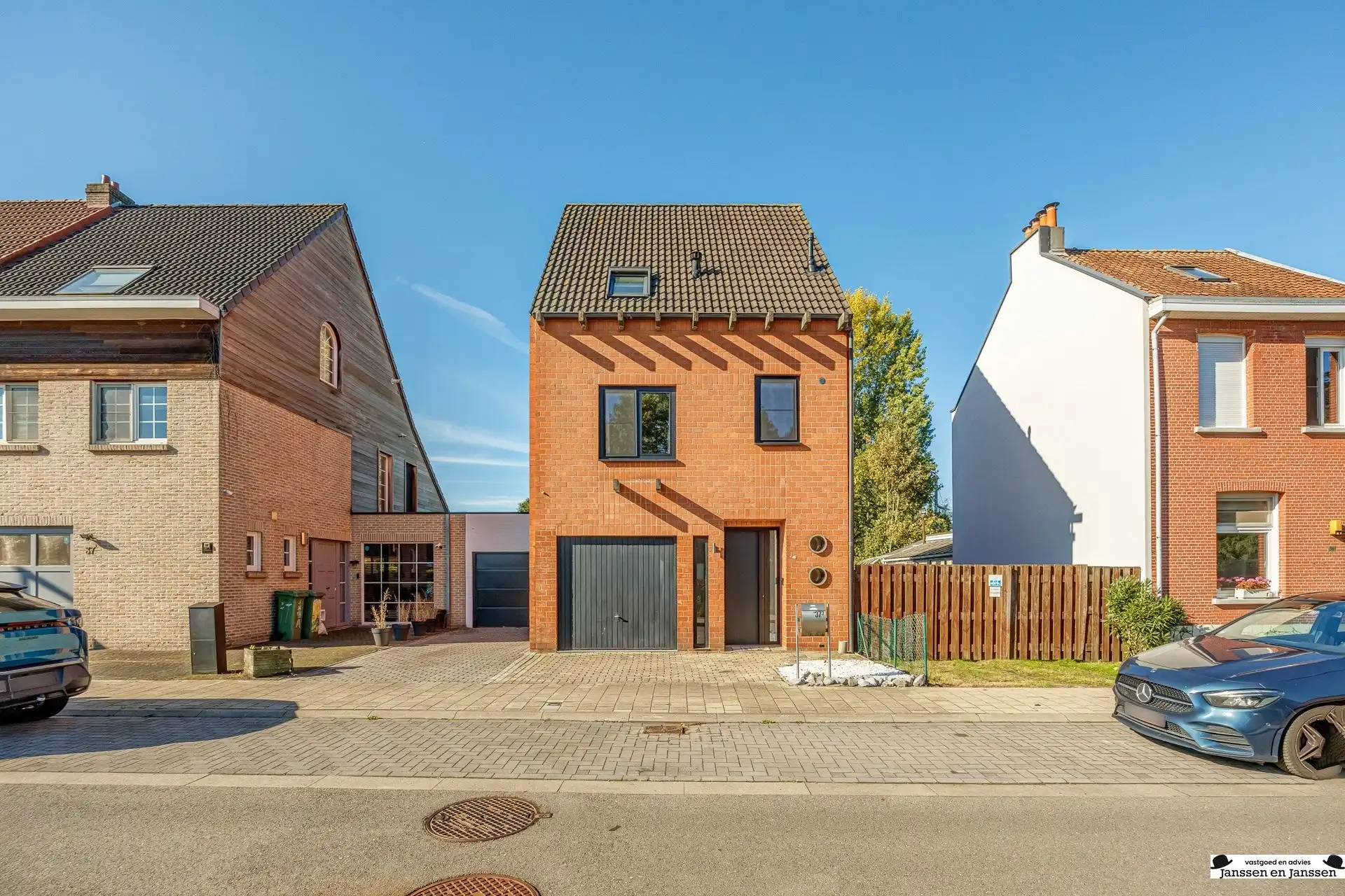 Prachtig gerenoveerde woning met 4 slaapkamers, garage en zonnige tuin foto 38