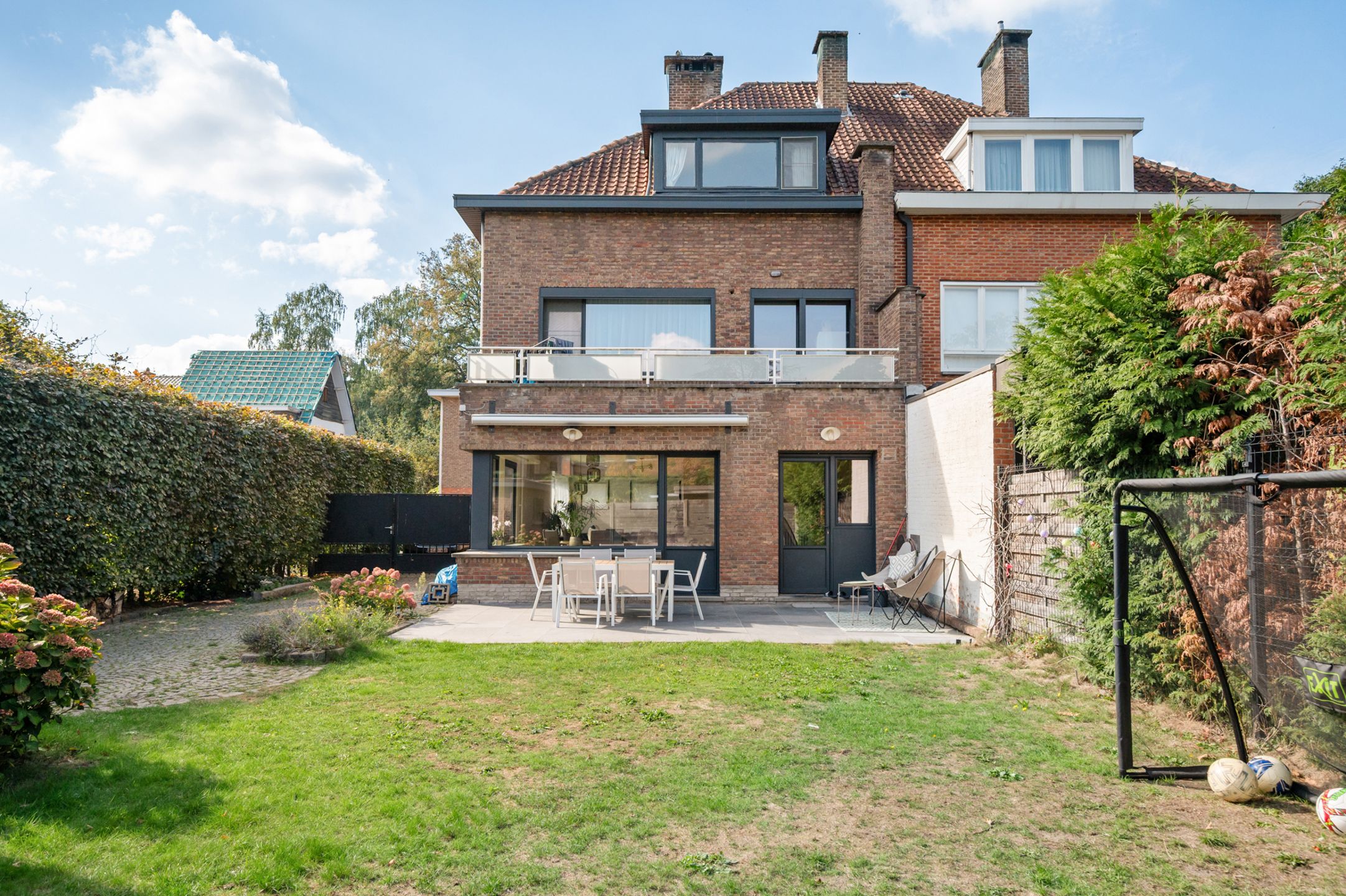 Ruime halfopen bebouwing met 4 slaapkamers en 2 badkamers aan de groene parken van Hoboken.&nbsp; foto 26