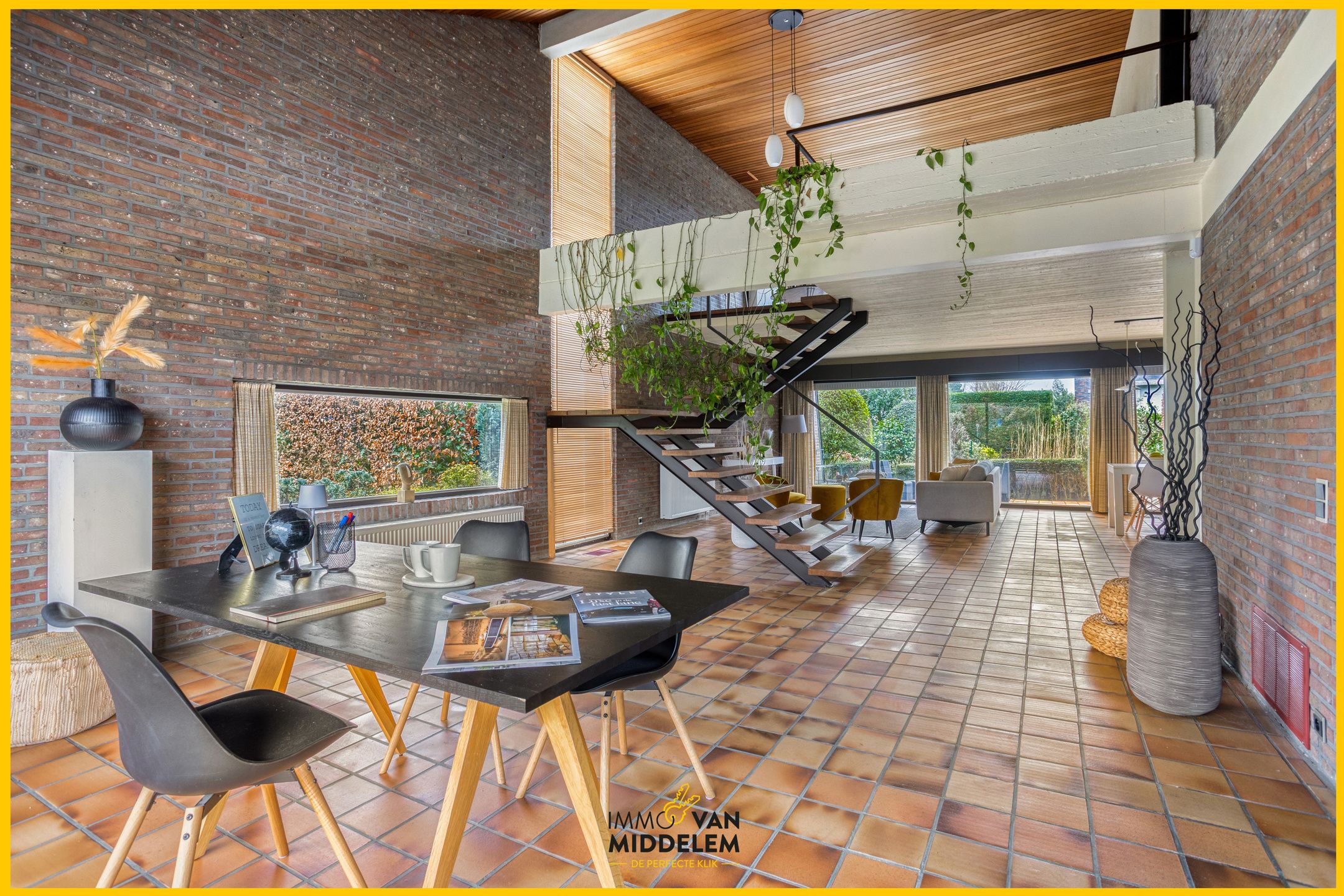 UNIEKE JAREN ’70 ARCHITECTENVILLA IN RESIDENTIËLE OMGEVING foto 3