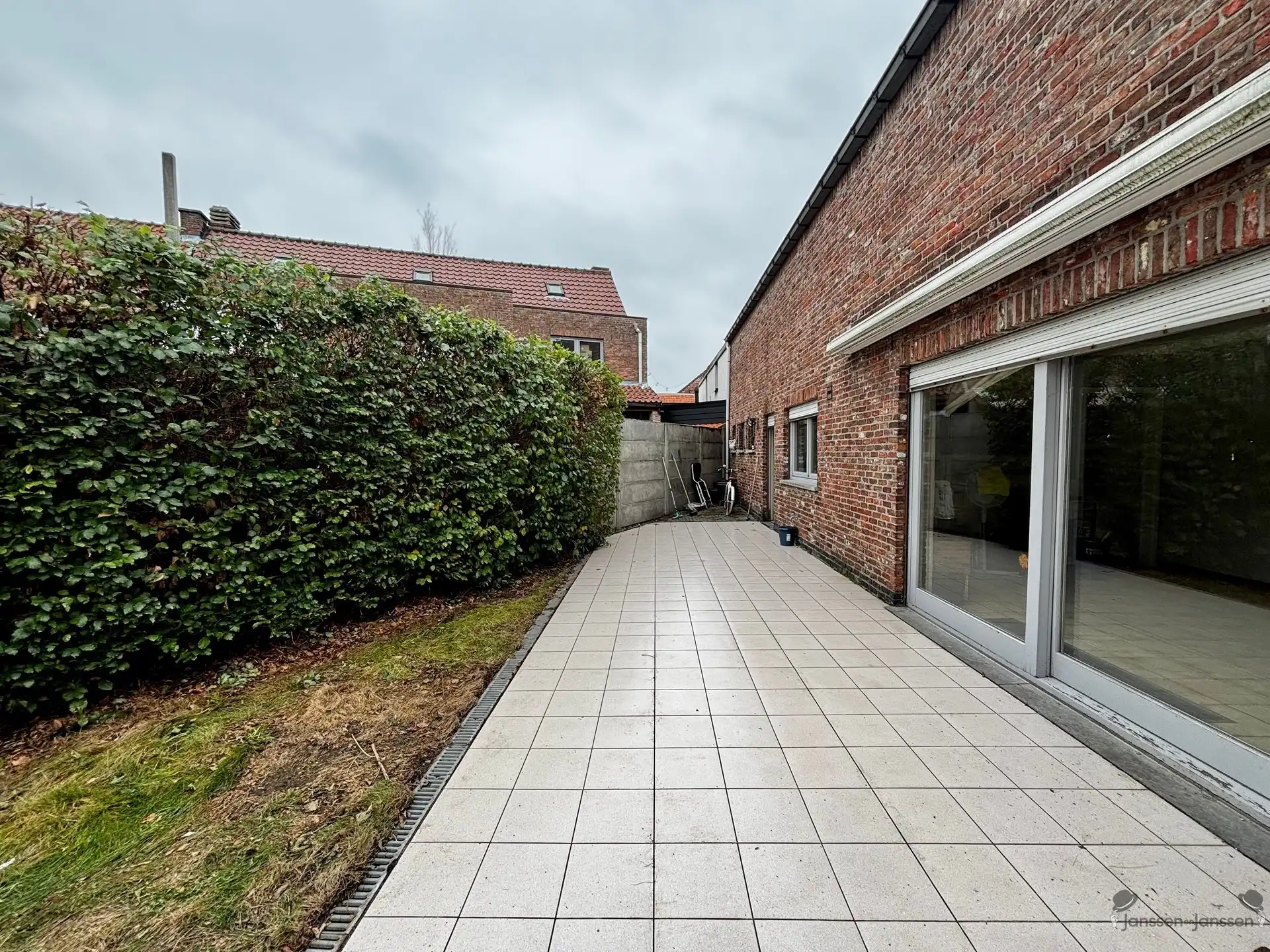 Ruime woning met 5 slaapkamers en tuin foto 7
