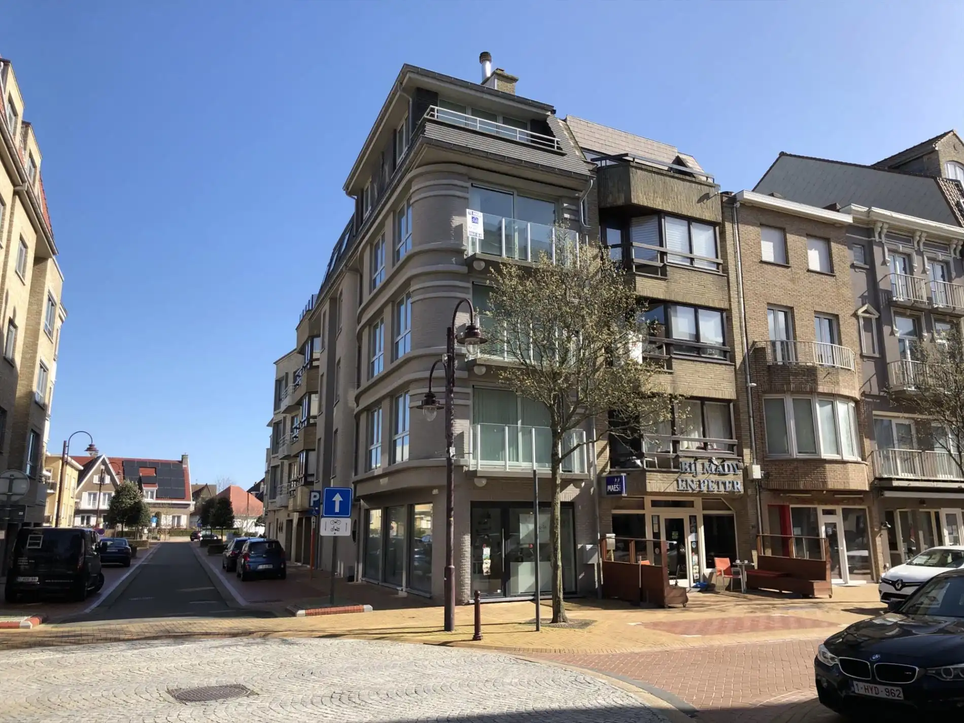 Zonnig hoekappartement foto {{pictureIndex}}