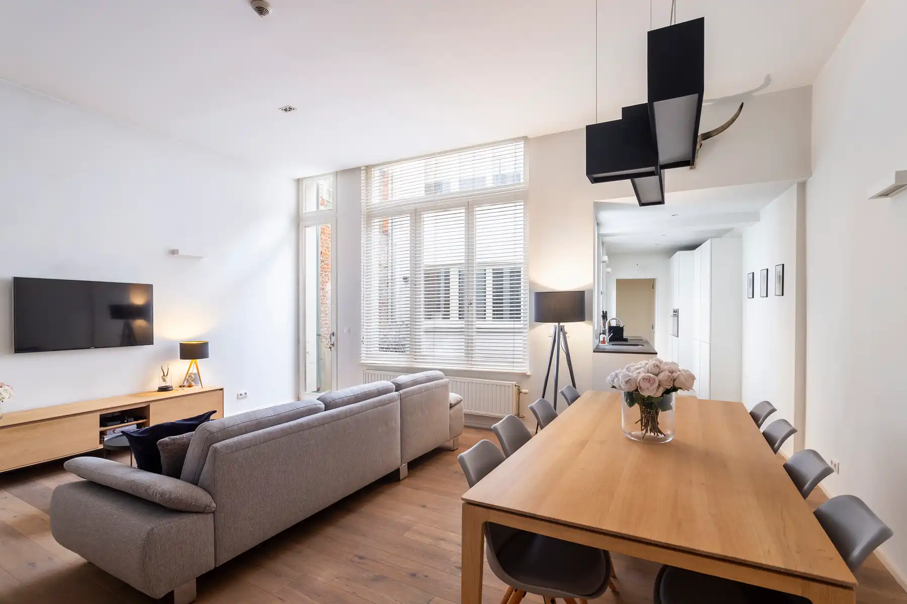 Gelijkvloers appartement met terras nabij historisch centrum foto 3