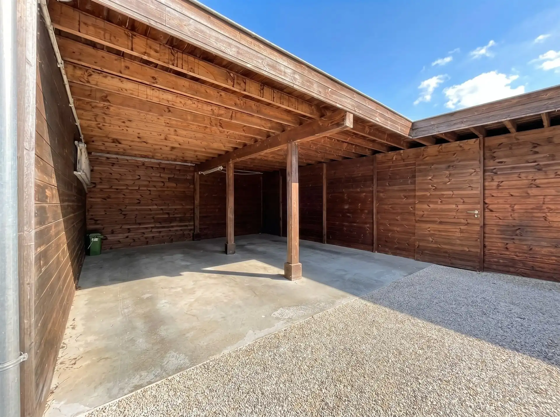 Penthouse met 2 slaapkamers, terras en carport! foto 11