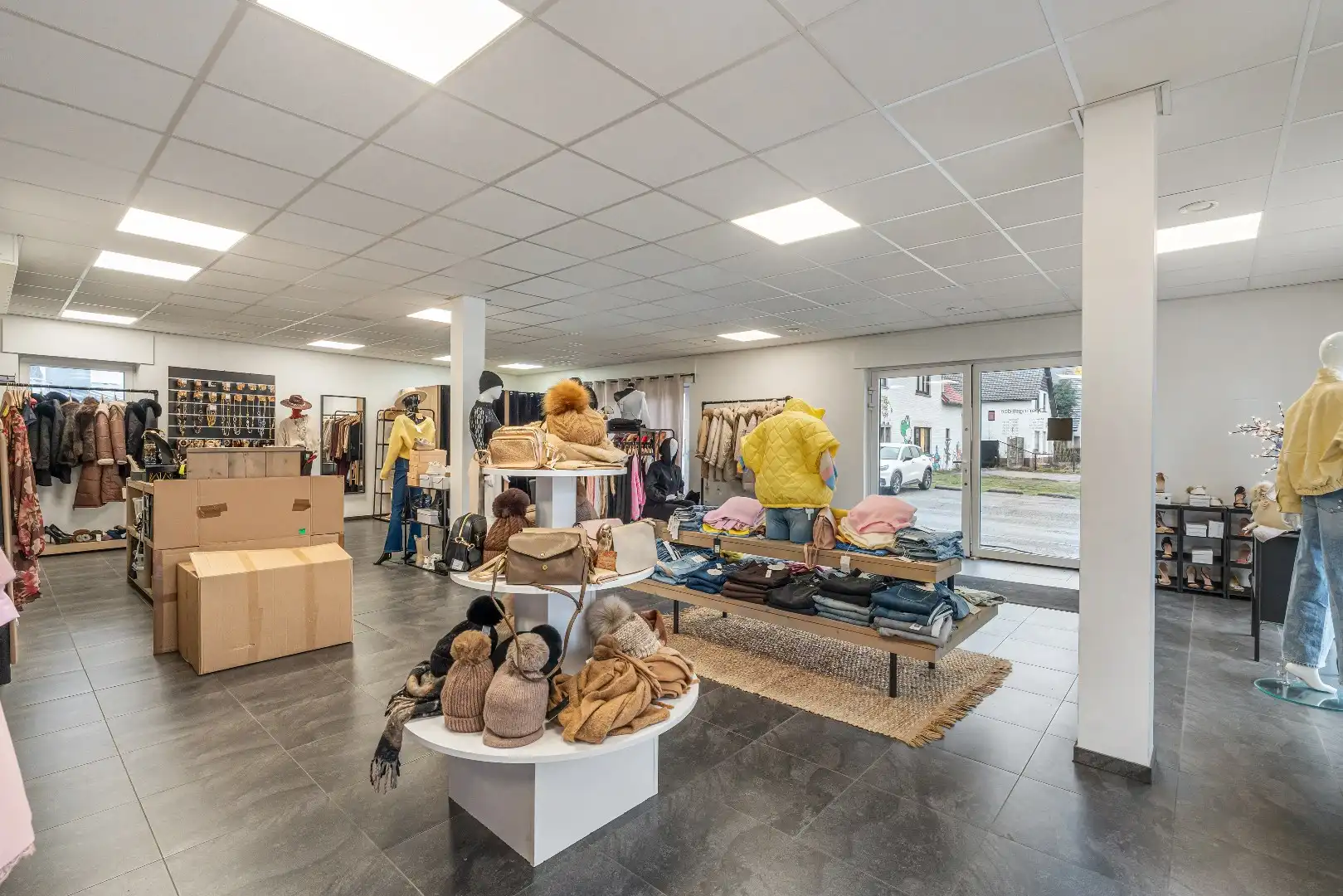 Handelsruimte, 110 m² + kelder, centrum van Houthalen-Oost foto 3