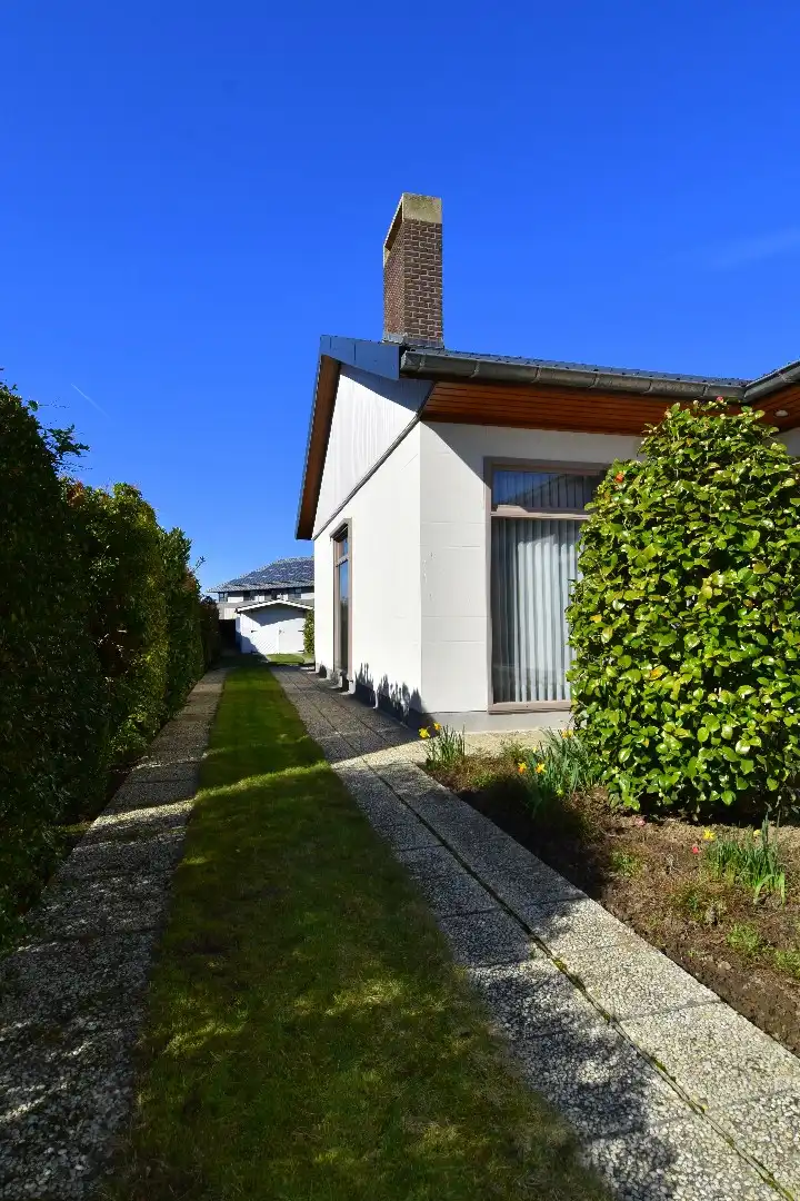 Gelijkvloerse woning met 3 slaapkamers en 2 garages te koop op een perceel van 1087 m² in Wevelgem foto 17