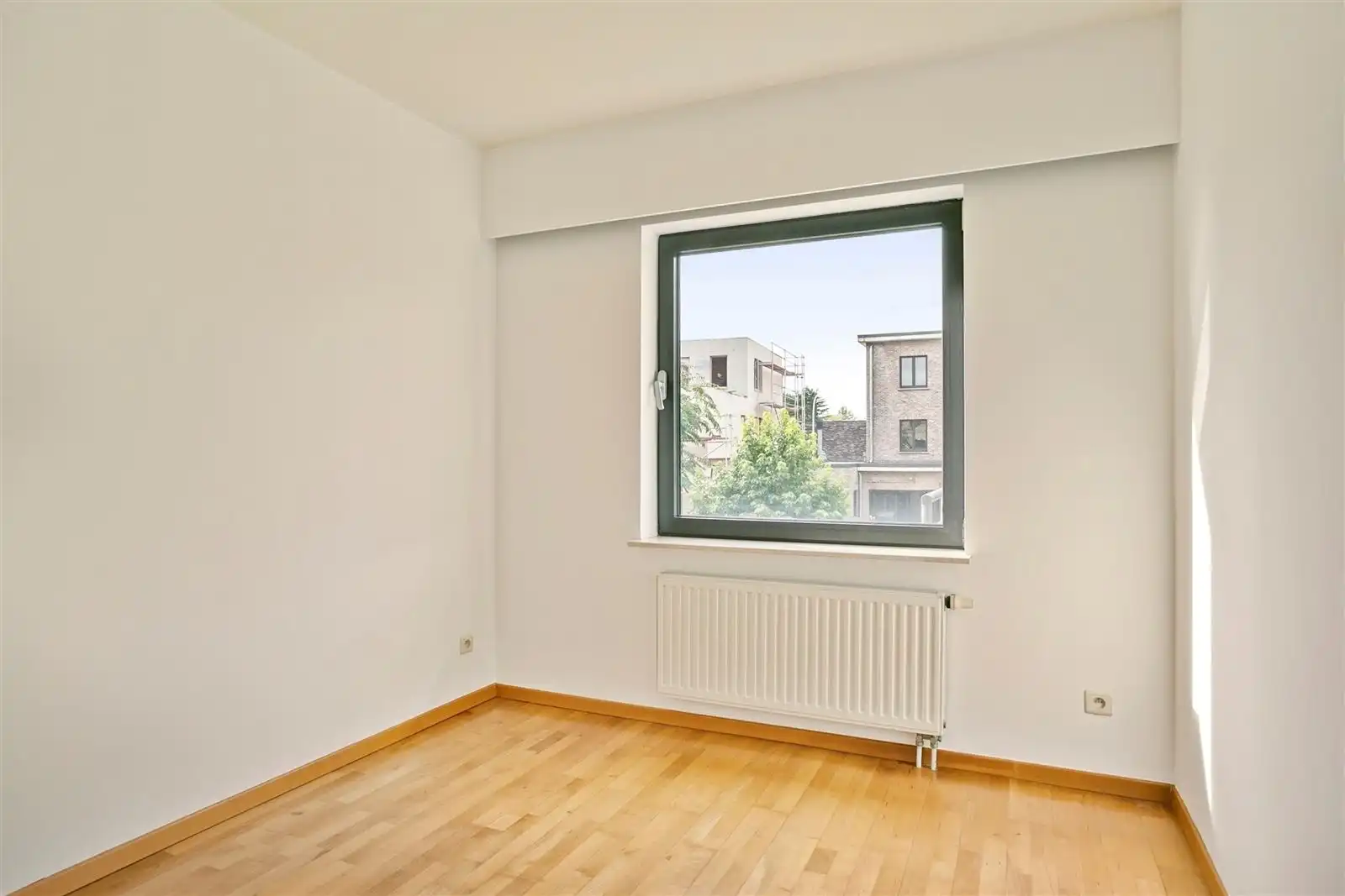 Gunstig gelegen duplex-appartement met inpandige garage en tuin foto 12