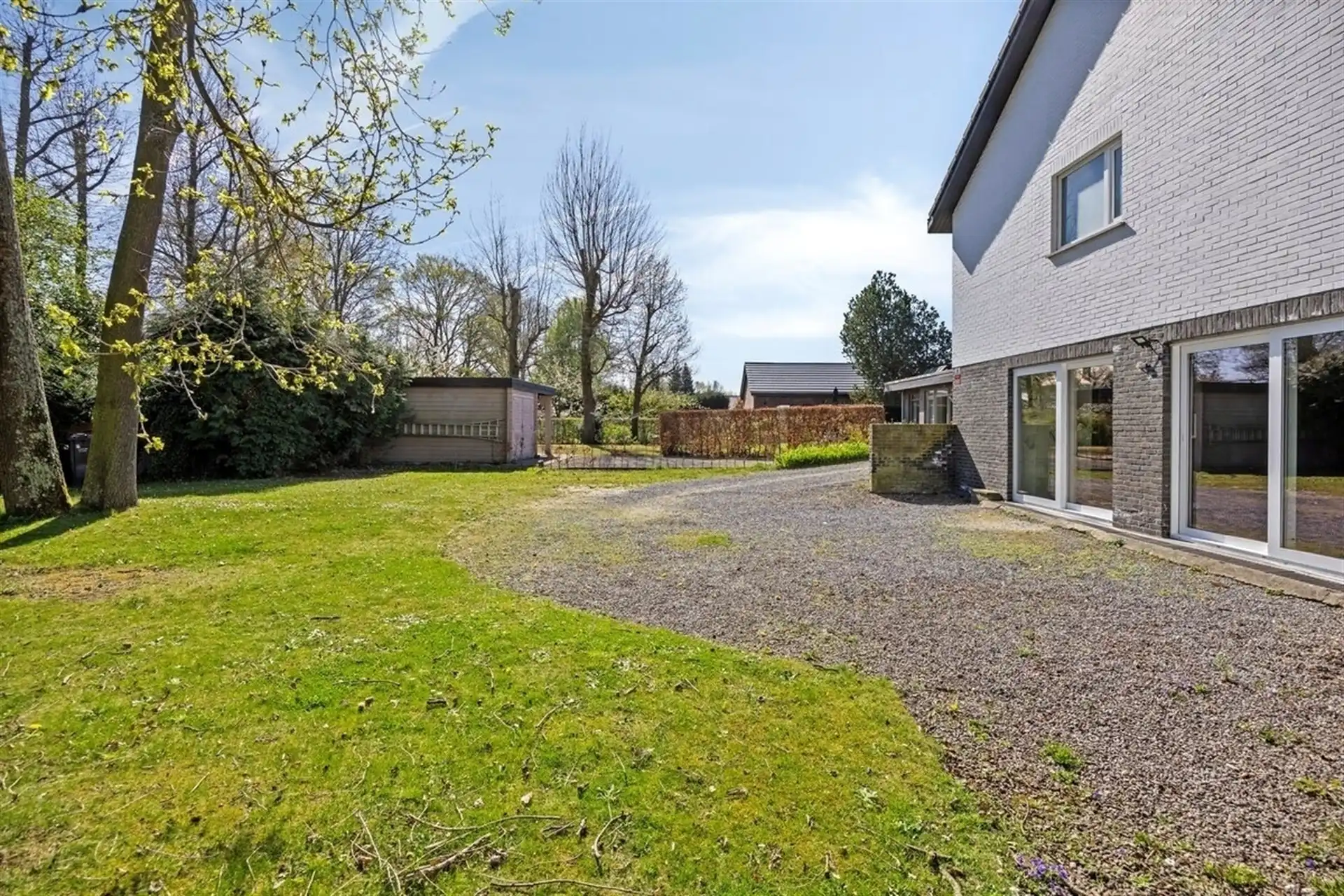 Ruime gerenoveerde villa met 4 slaapkmaers in residentiele wijk foto 25