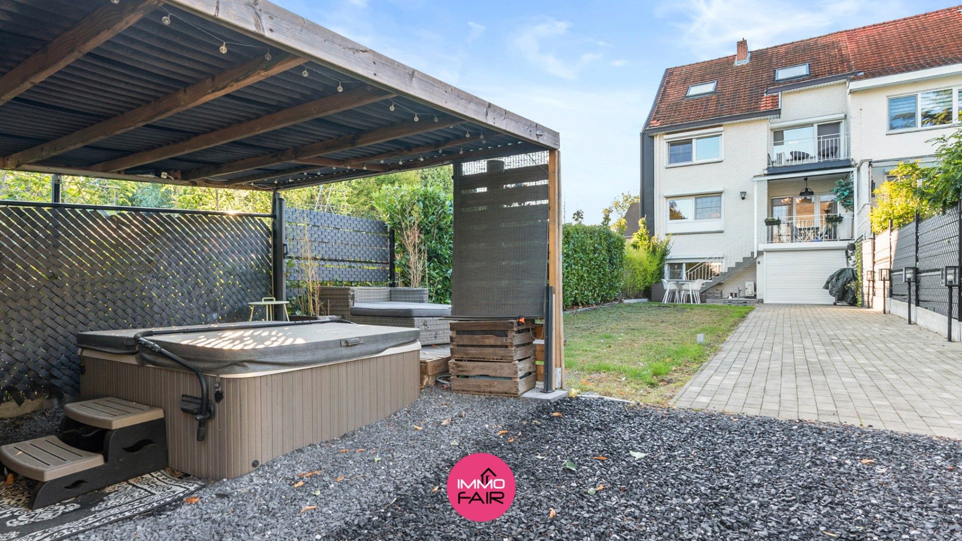 Instapklare gezinswoning met 4 slaapkamers in het hartje van Genk foto 3