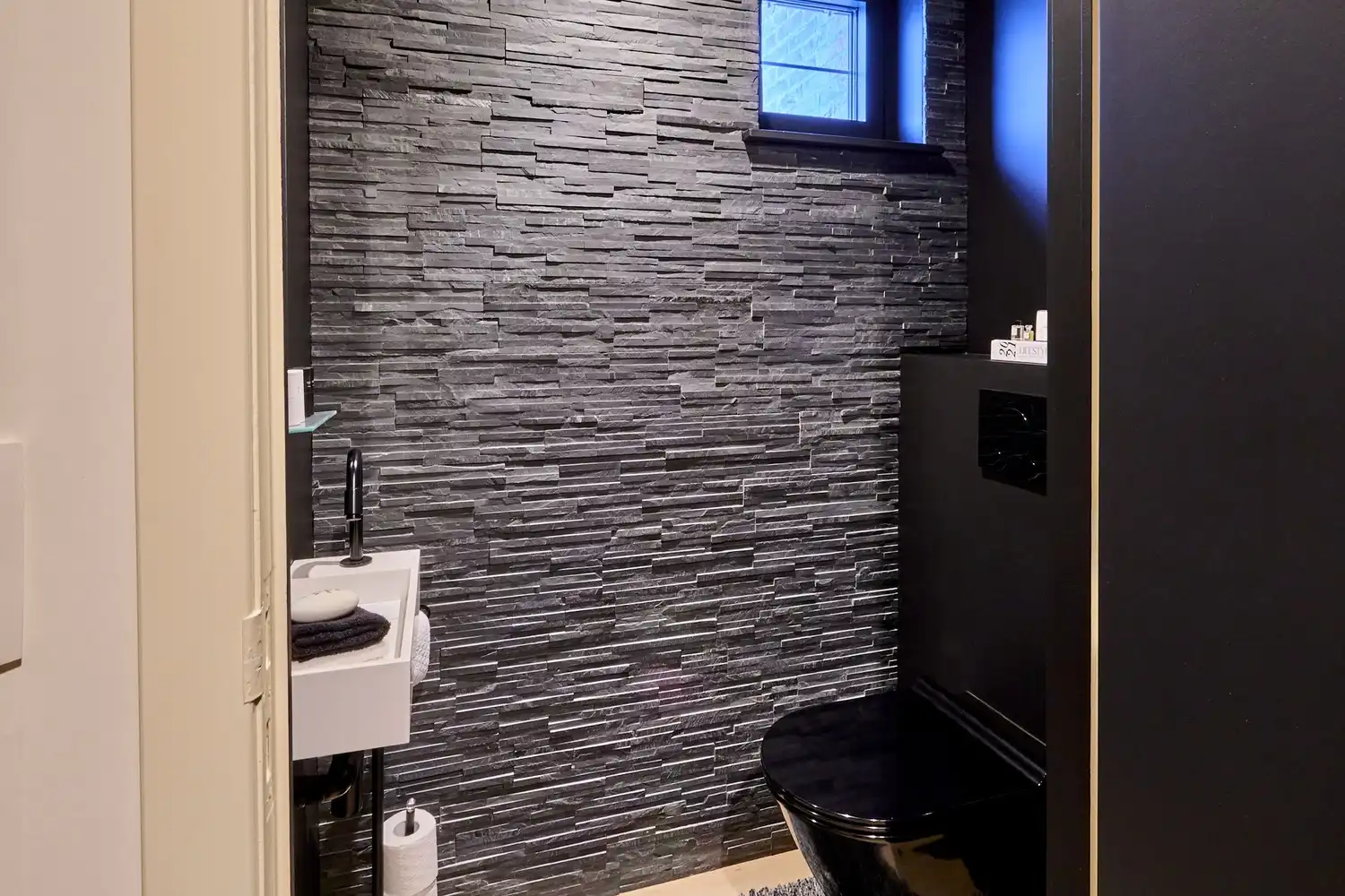 Knap gerenoveerde woning op ruim perceel in een bosrijke omgeving te Beringen. foto 12