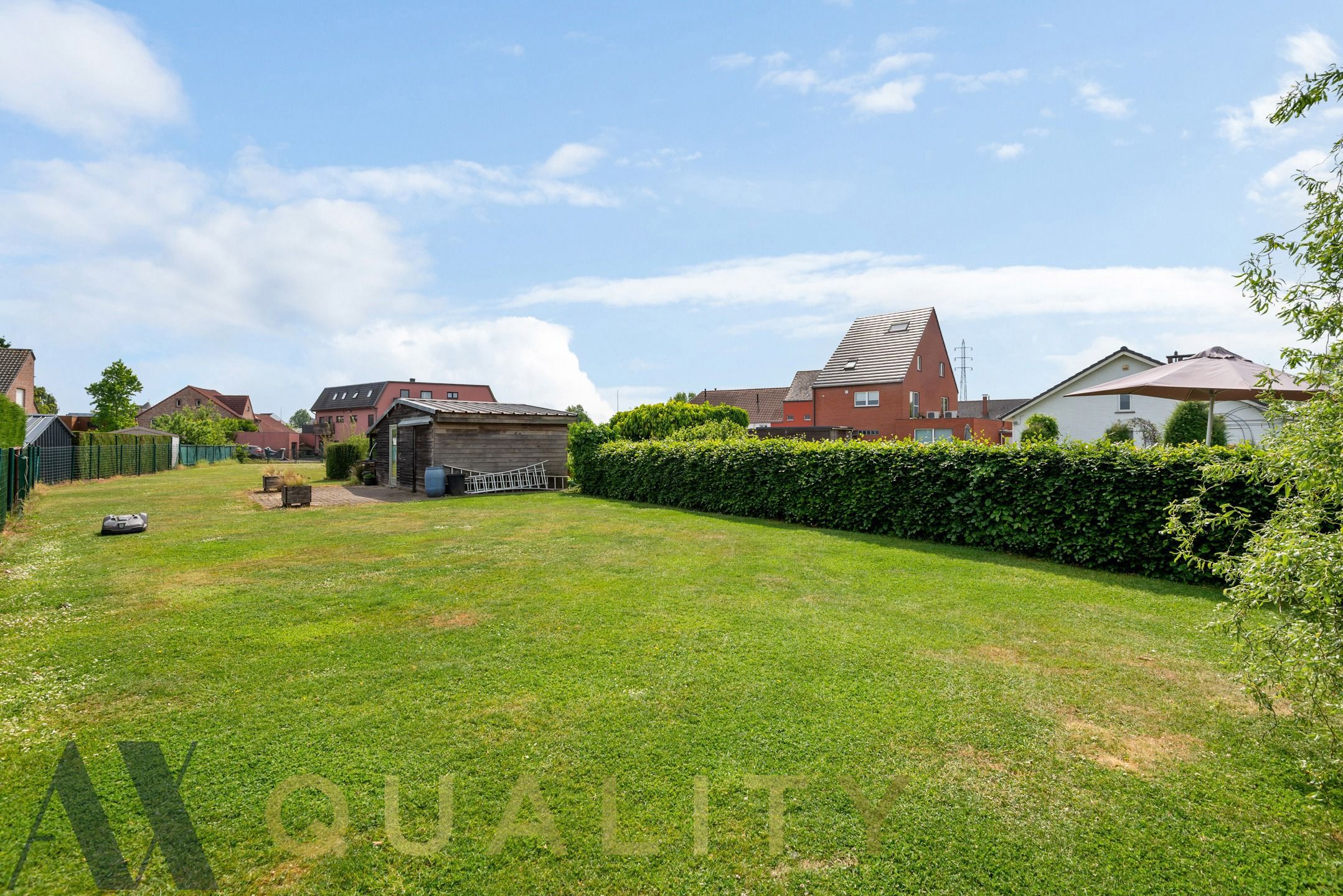 Instapklare villa/bungalow met aansluitend een kantoorruimte/handelsgelijkvloers op ruim perceel van +/- 30 are. Meerdere parkeerplaatsen foto 21