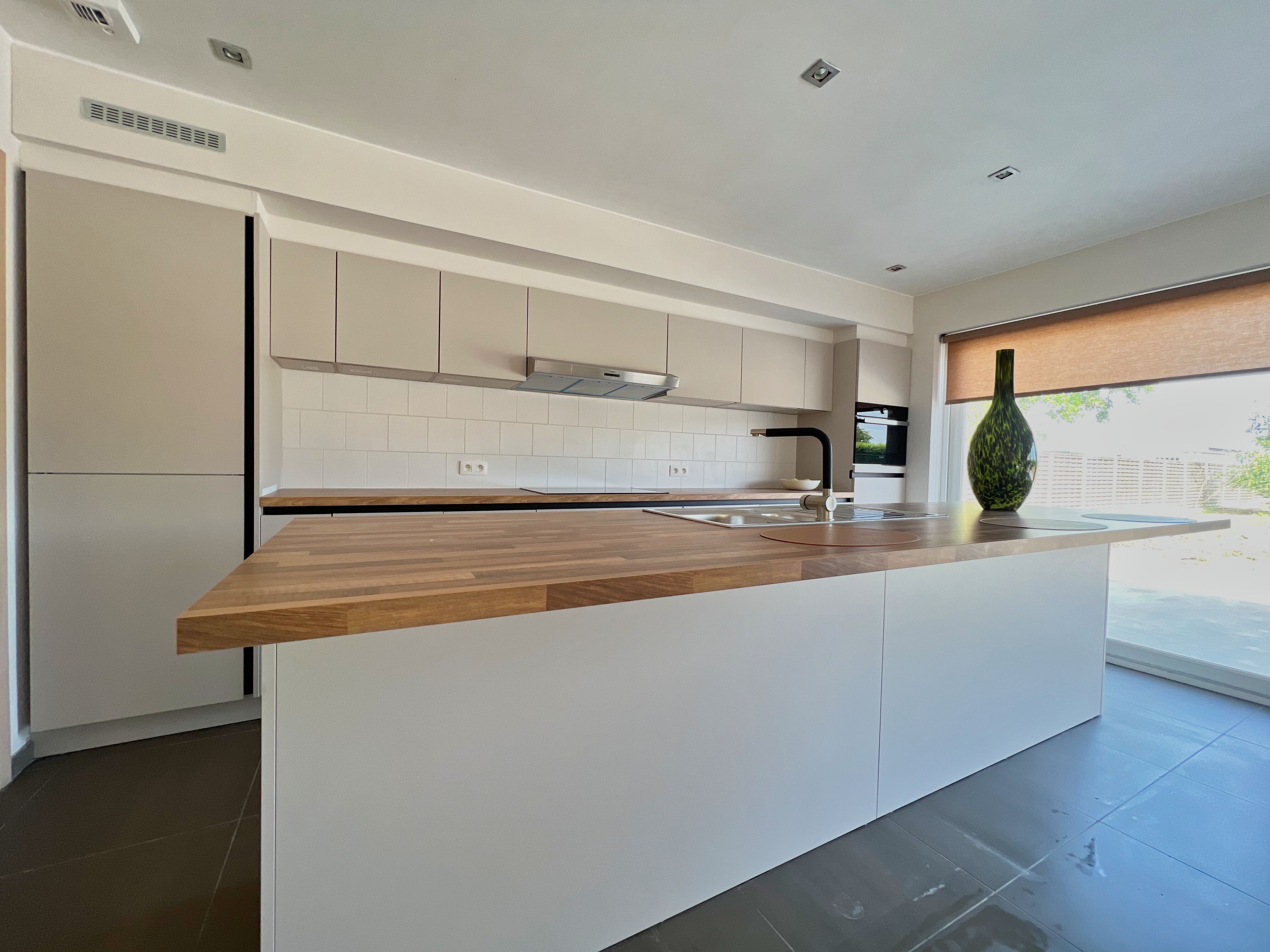 Ruime, lichtrijke woning op prachtig perceel van 1700m² foto 6