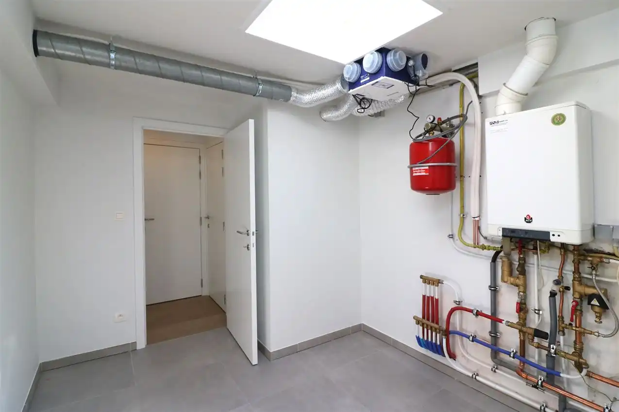 Gunstig gelegen, vernieuwd app. met 3 slpk., 2 badk. en garage foto 21