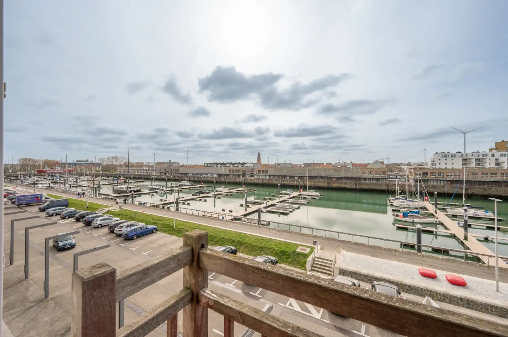 Zonnig appartement met 2 slaapkamers en terras met zicht op de jachthaven foto 11
