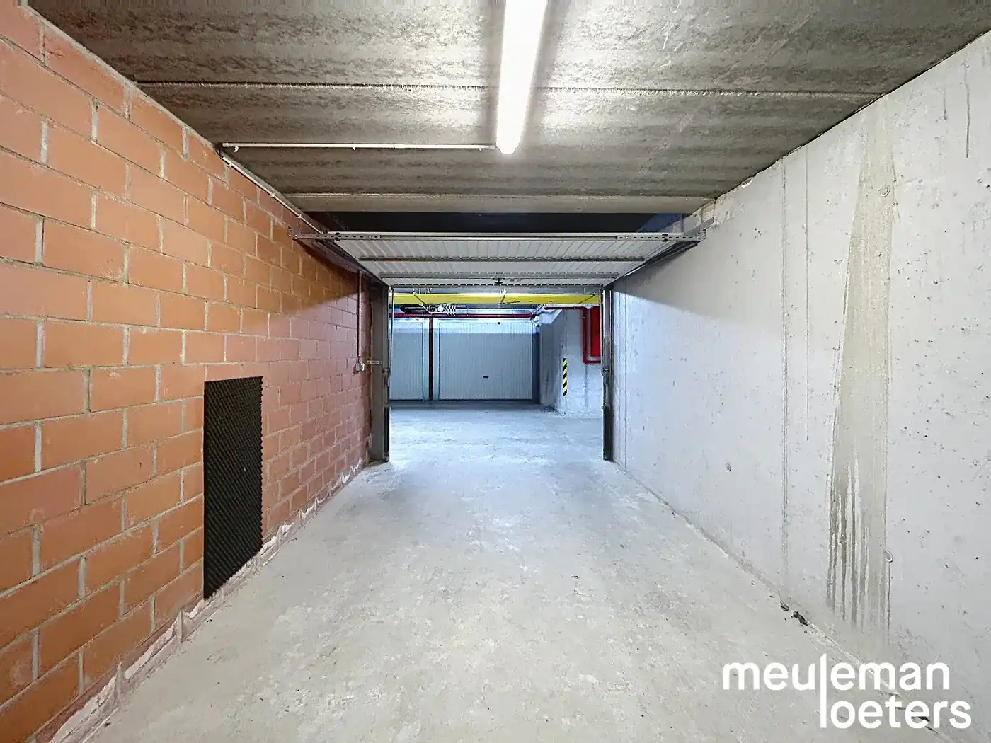 Lichtrijk driegevel appartement met ondergrondse garagebox foto 19