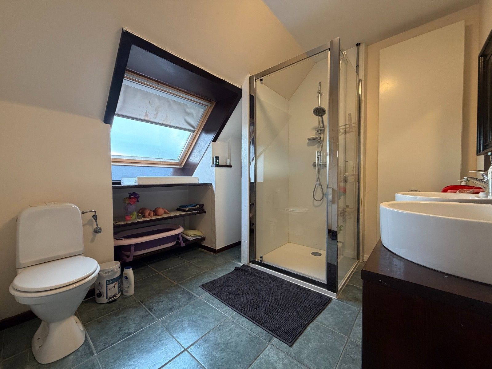 Ruime gezinswoning met 3 slaapkamers, grote tuin en garage foto 10