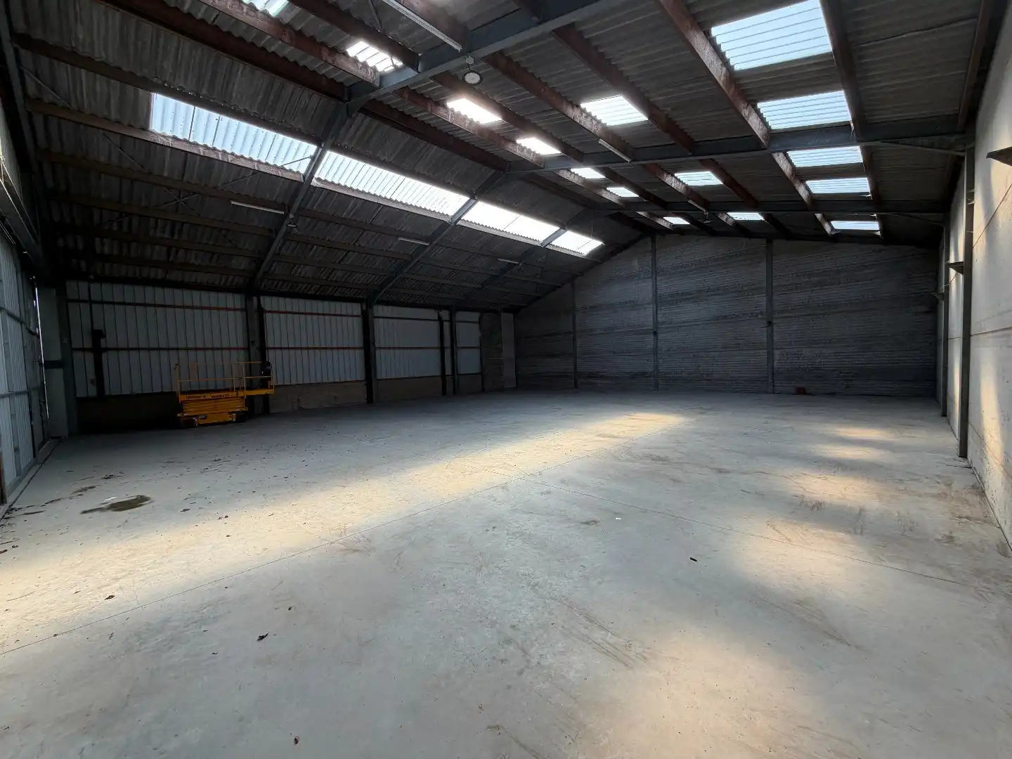 Ruime loods (voor opslag) van 350m² foto 4