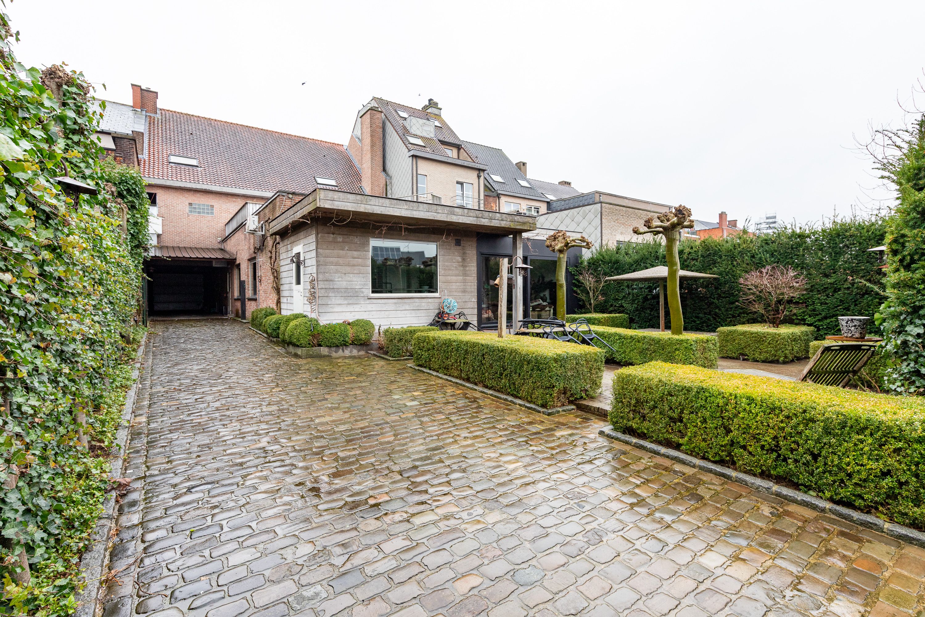 Prachtig vernieuwde opbrengsteigendom gelegen op een toplocatie in Zottegem.  foto 3