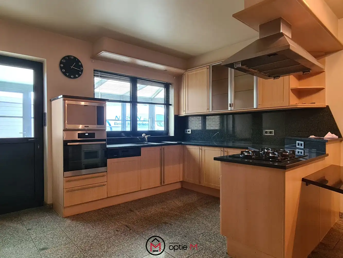 Halfopen woning te huur in Rijkhoven (Bilzen) – Ruime gezinswoning met grote tuin foto 8