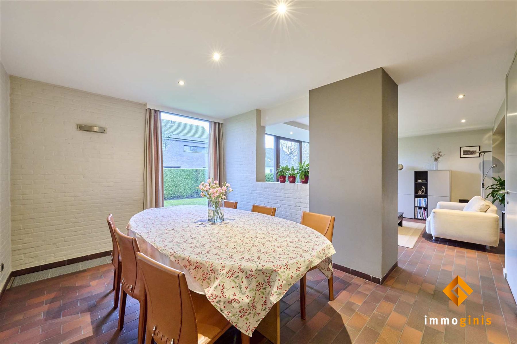 Zéér ruime woning op een mooi perceel van 17a82ca met 5 slaapkamers en uitbreidingsmogelijkheden op de eerste verdieping! foto 13