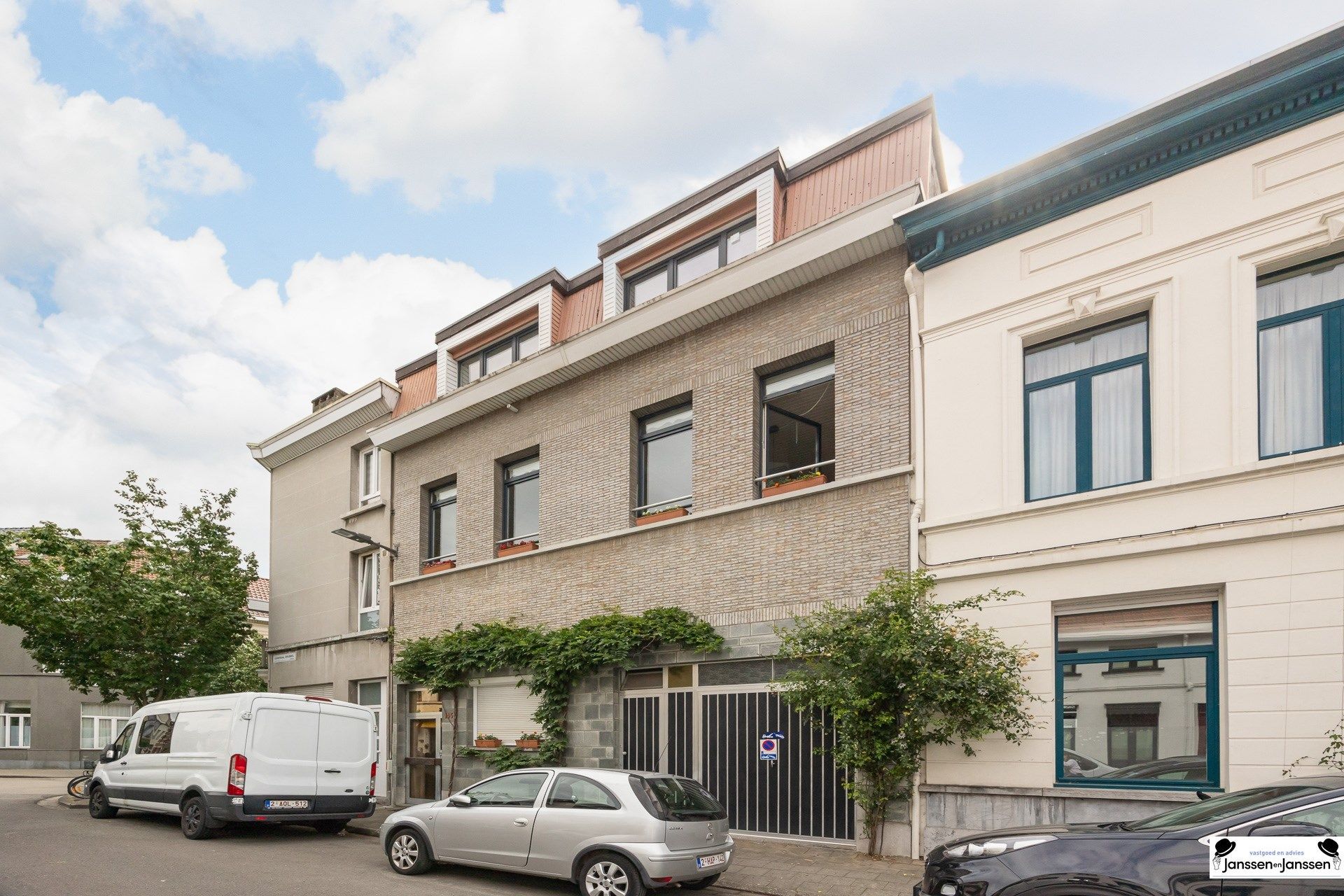 Instapklare woning met garage in Oud-Berchem foto 14