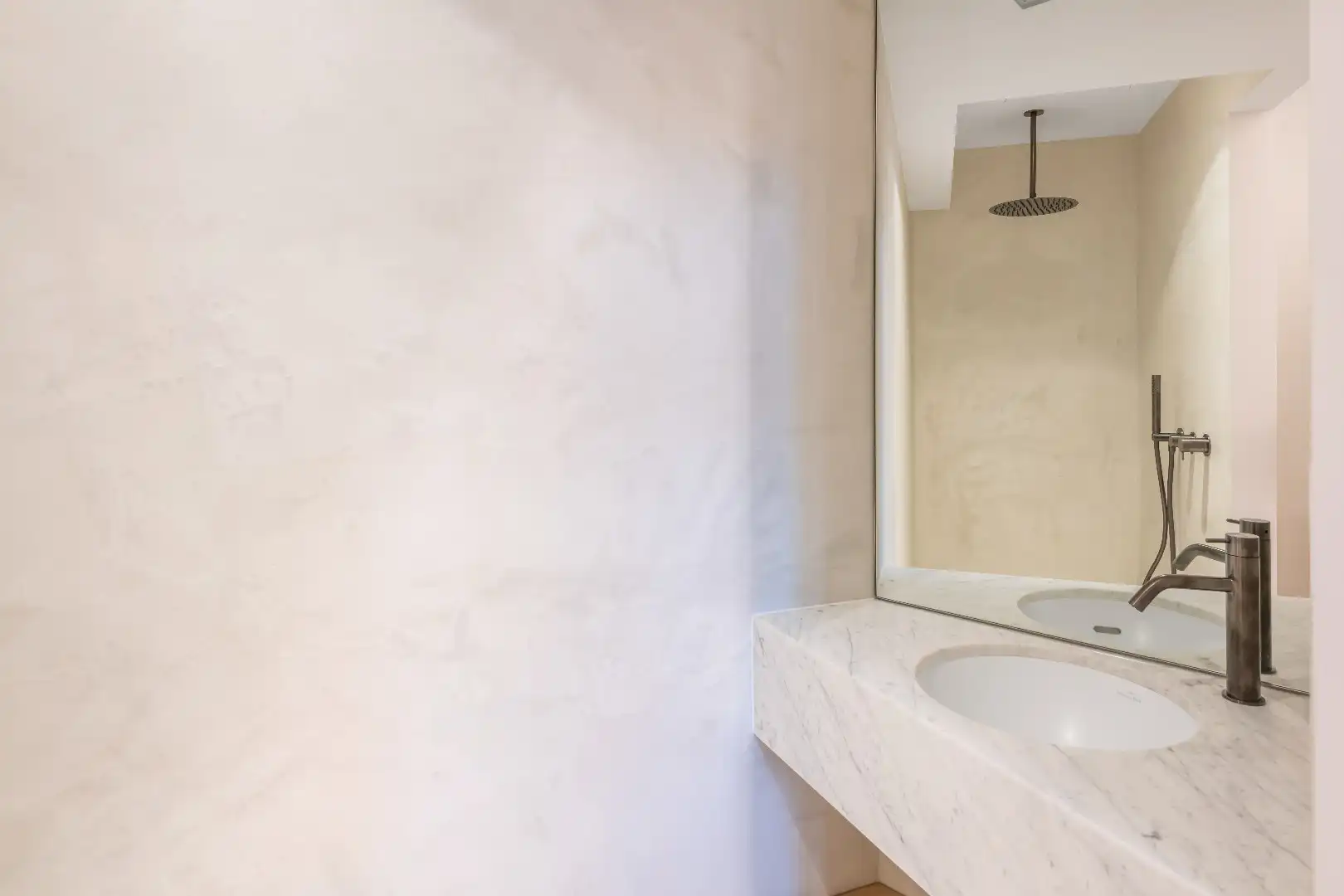 Lichtrijk hoekappartement gelegen op de Lippenslaan/Zoutelaan met 3 slaapkamers foto 11