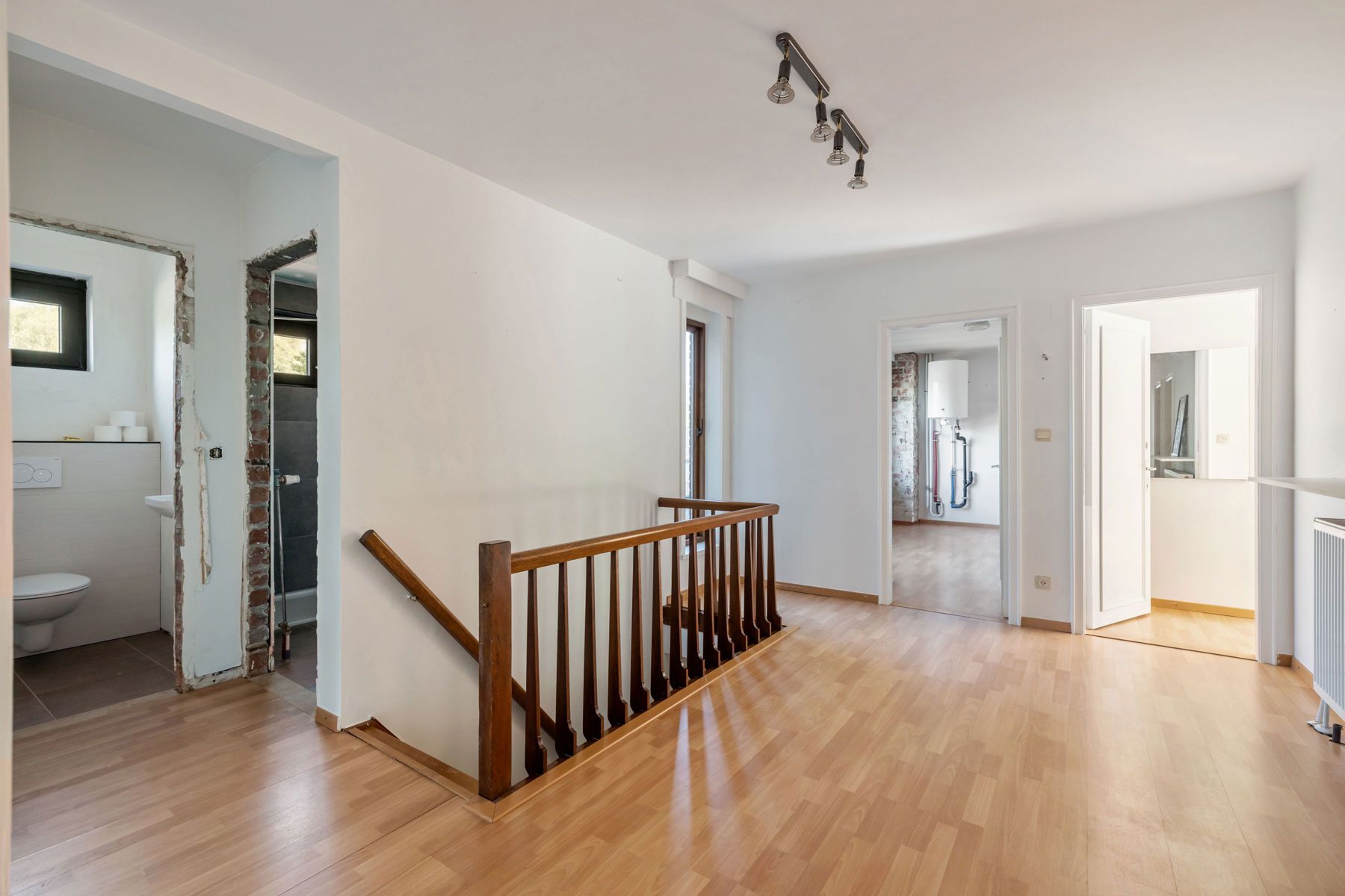 Zeer ruim appartement met 4 kamers foto 3