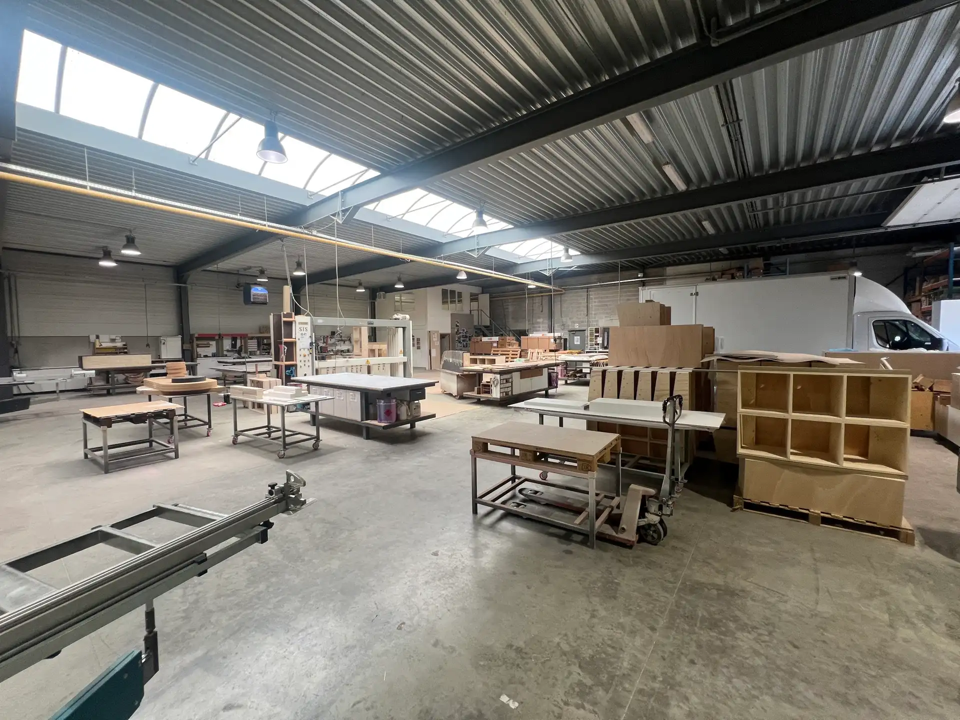 SEMI-INDUSTRIEEL GEBOUW MET APPARTEMENT foto 3