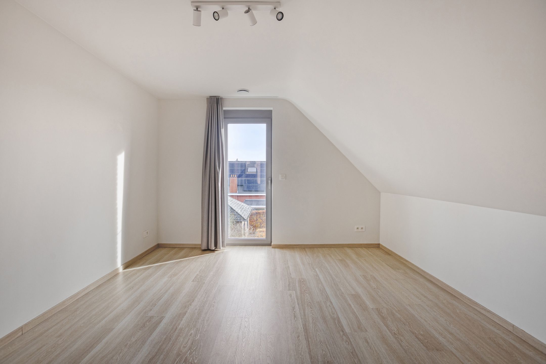 BEN woning met 4 slaapkamers, 2 badkamers, tuin & kelder foto 13