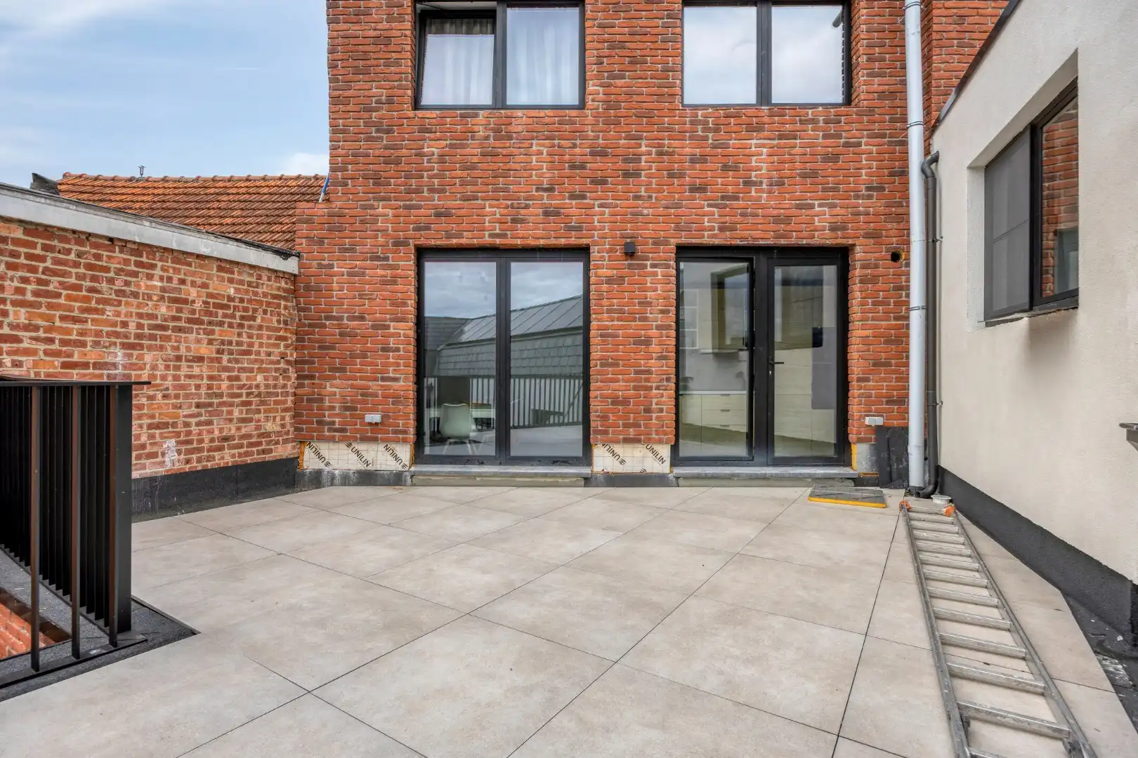 Volledig gerenoveerde en gemeubelde studentenkamers met privé-sanitair.  foto 11