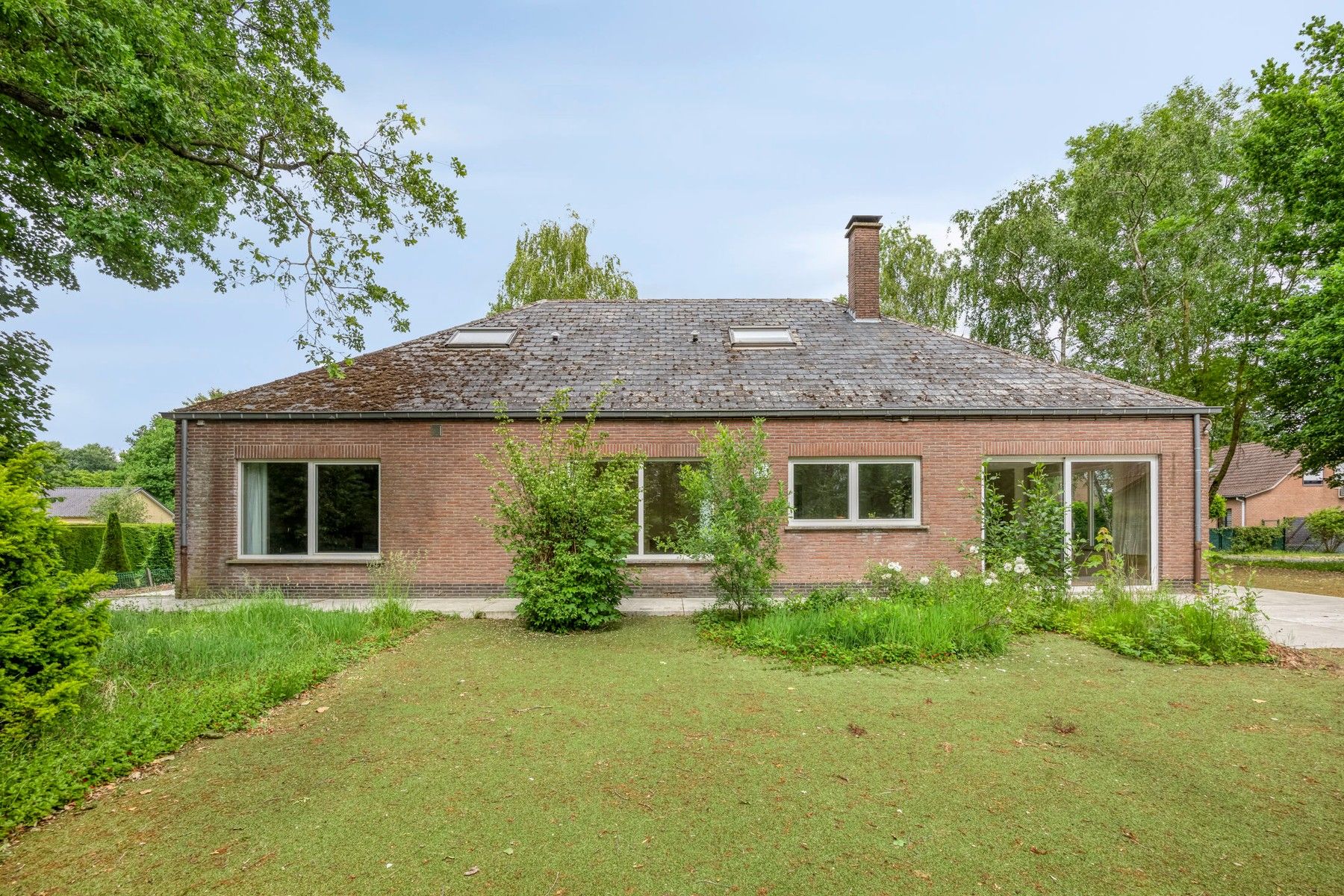 Ruime bungalow op groot perceel foto 36