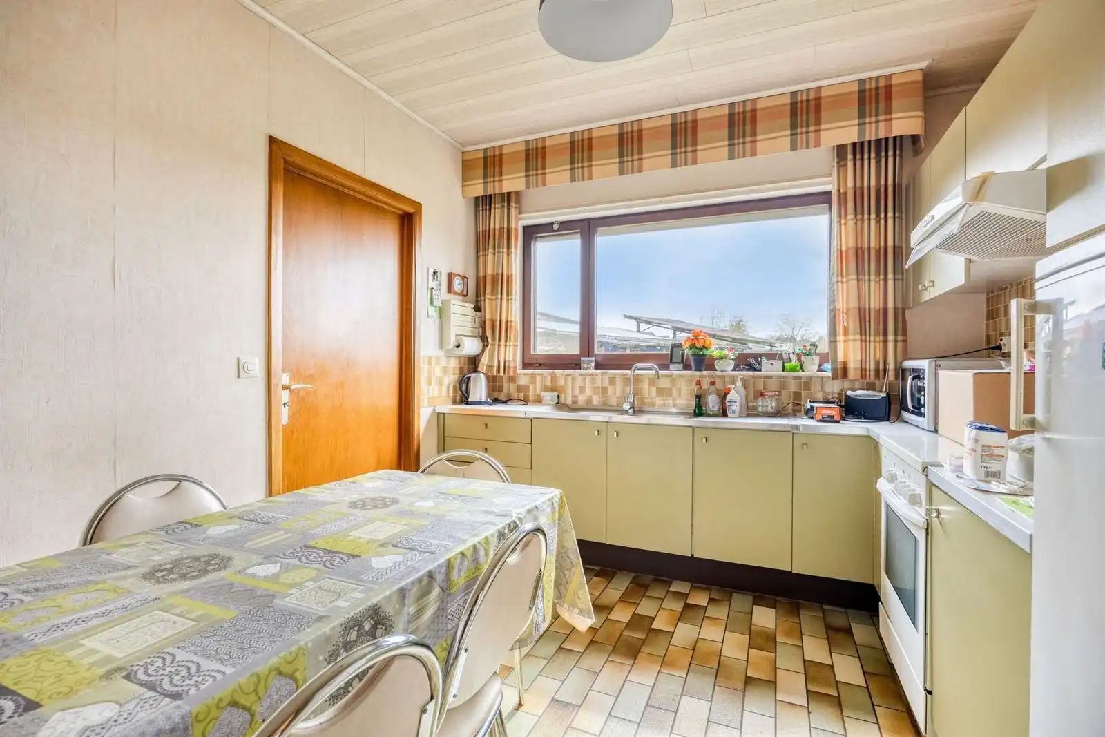 Alleenstaande woning met schuur en omliggende weiden  foto 7