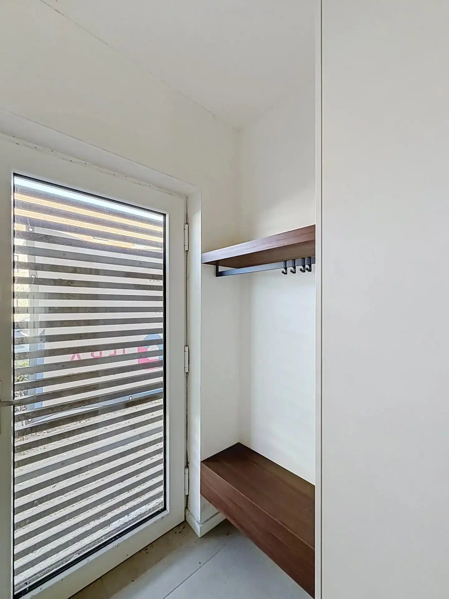 Luxueus en modern afgewerkt gelijkvloers appartement met tuin en 1 slaapkamer. foto 5