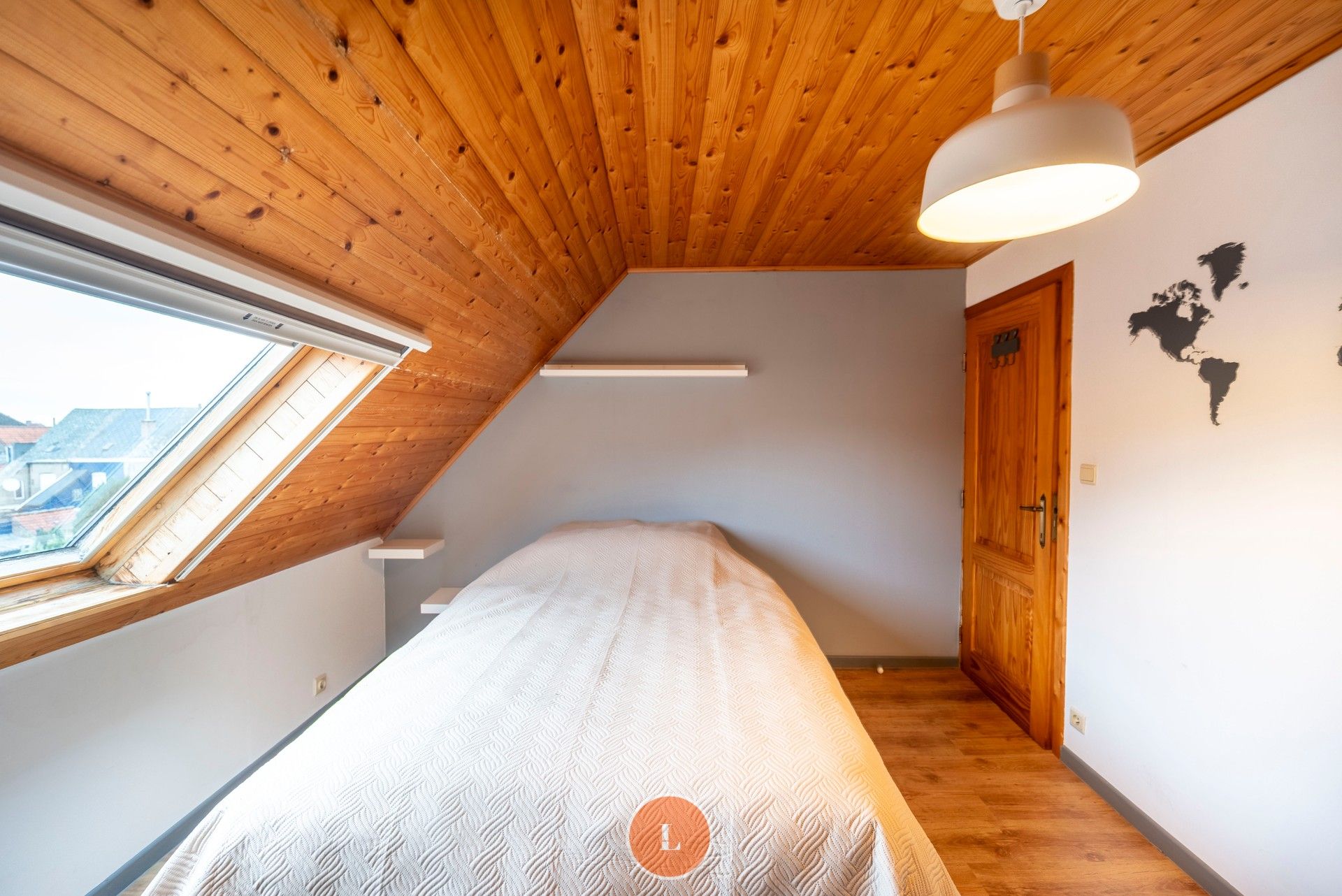 Ruime woning met meer dan 4 slaapkamers en garage foto 19