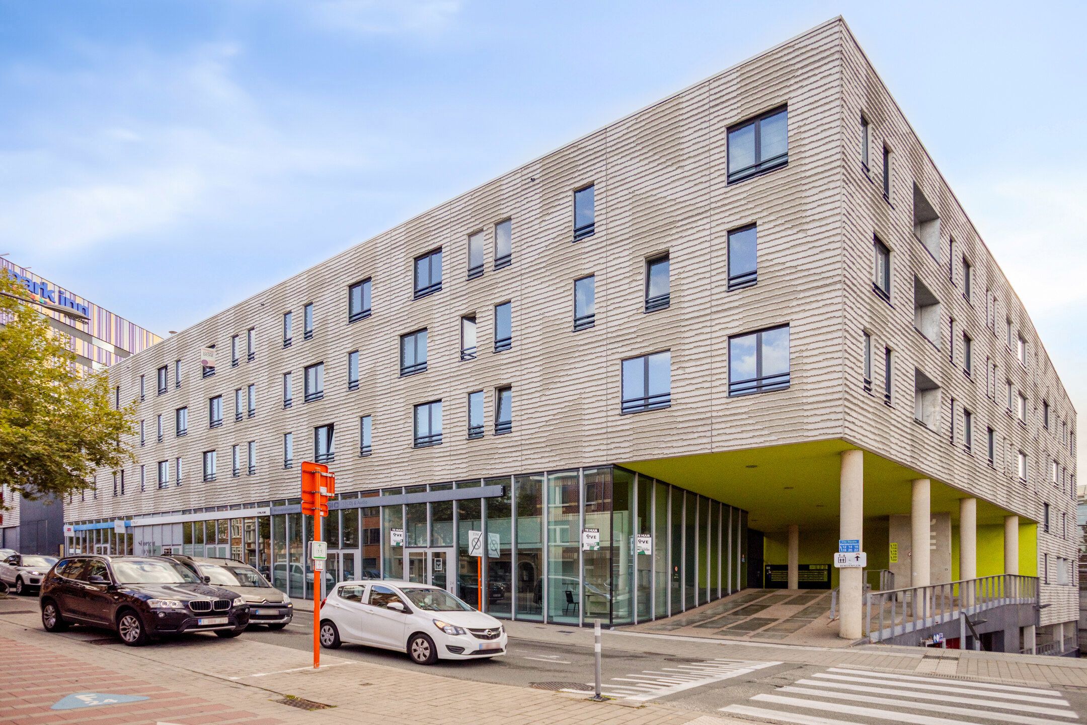 Gelijkvloers appartement met 2 slaapkamers en terras foto {{pictureIndex}}
