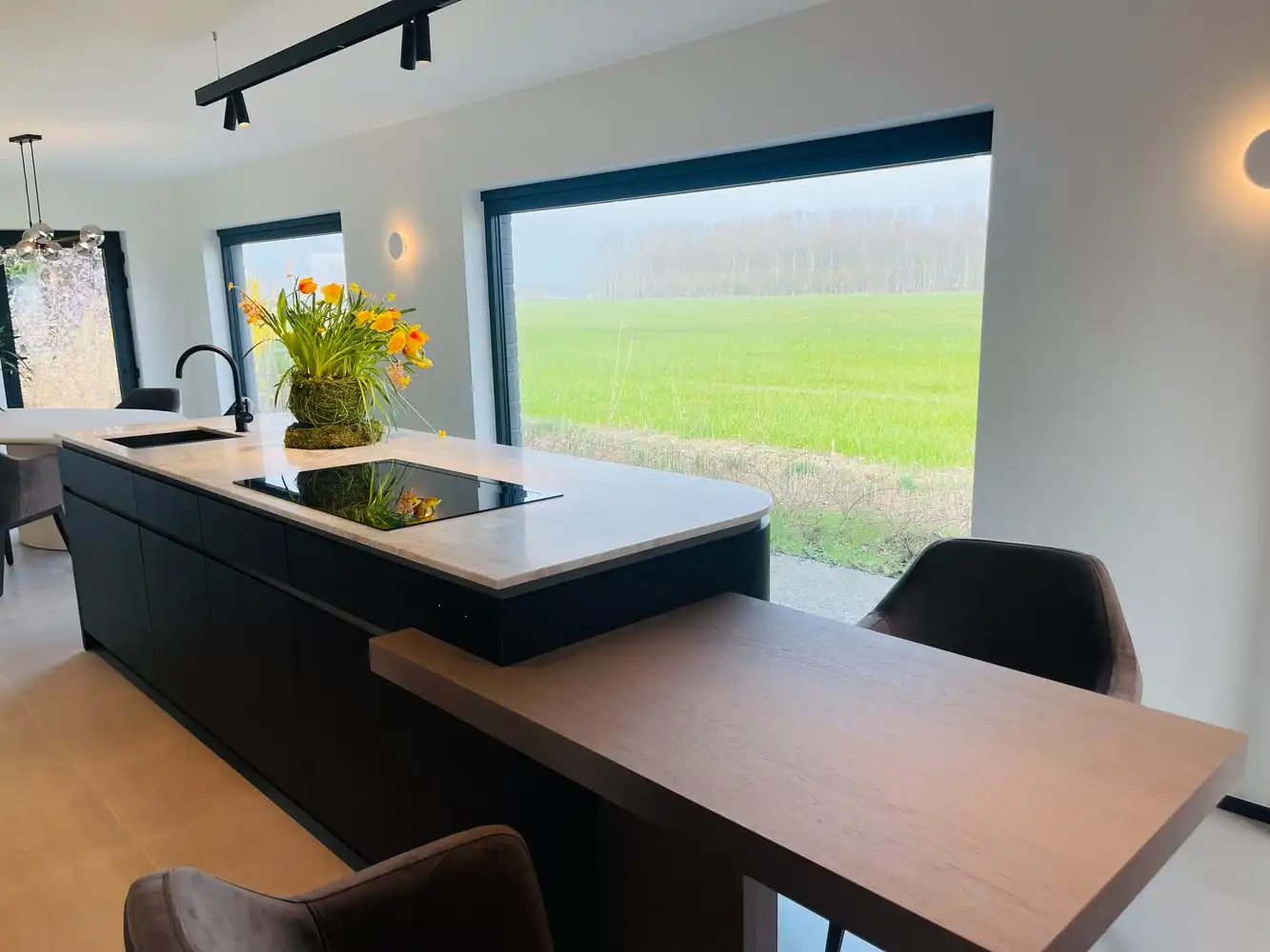 Damme, vlakbij Moerkerke Tot in de puntjes LUXUEUS  gerenoveerde ENERGIEZUINIGE open bebouwing , alles op het gelijkvloers foto 2