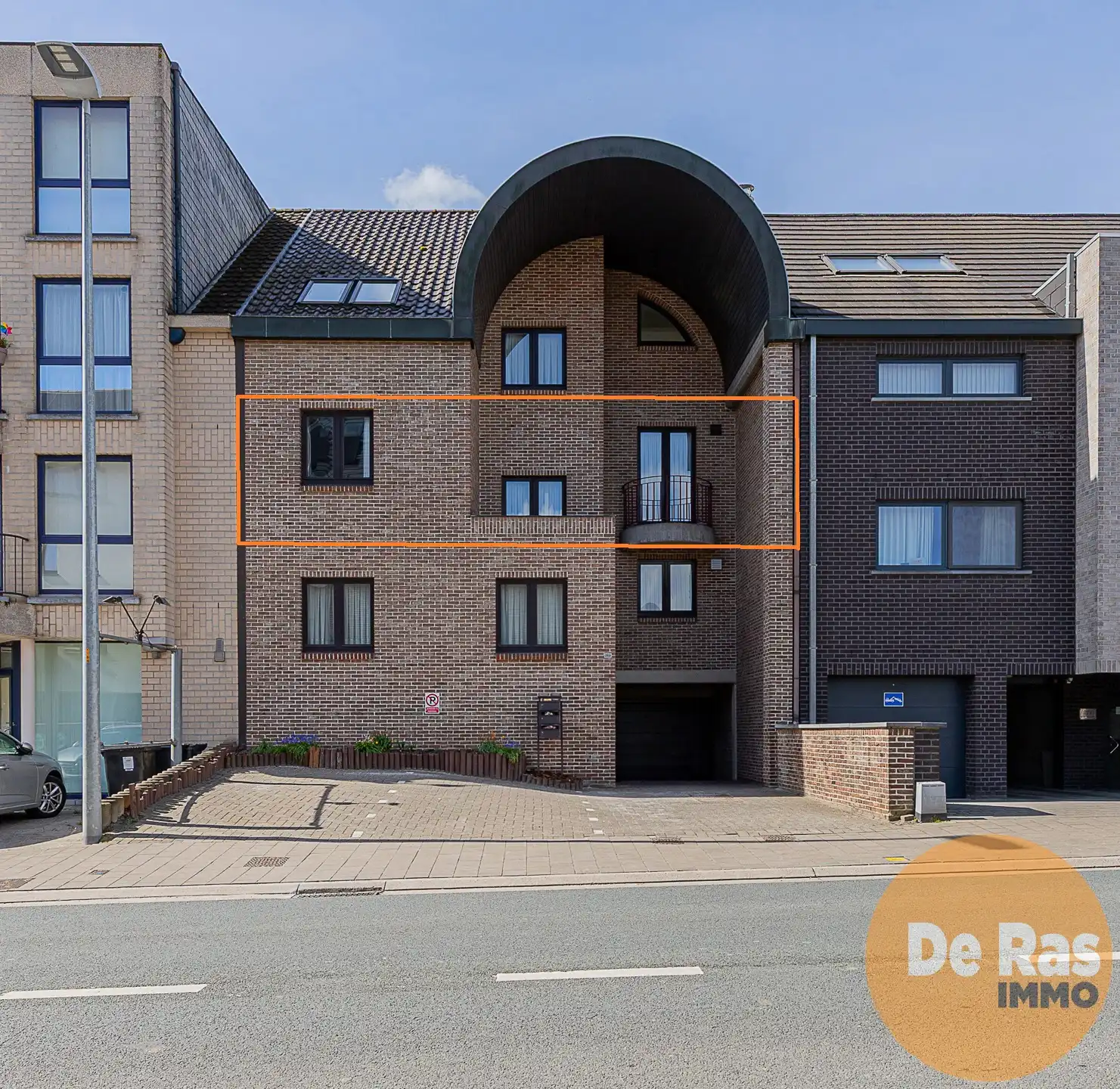 HERZELE- Verzorgd 2-slaapkamerappartement met 2 terrassen foto {{pictureIndex}}