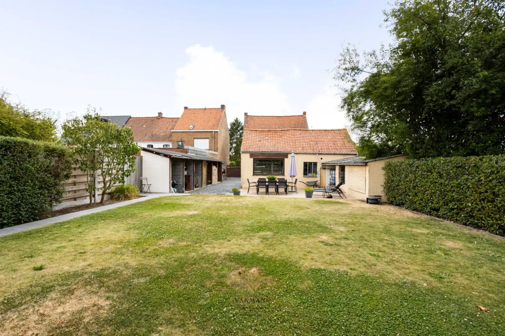 Te renoveren woning op den buiten met veel ruimte en tuin foto 31
