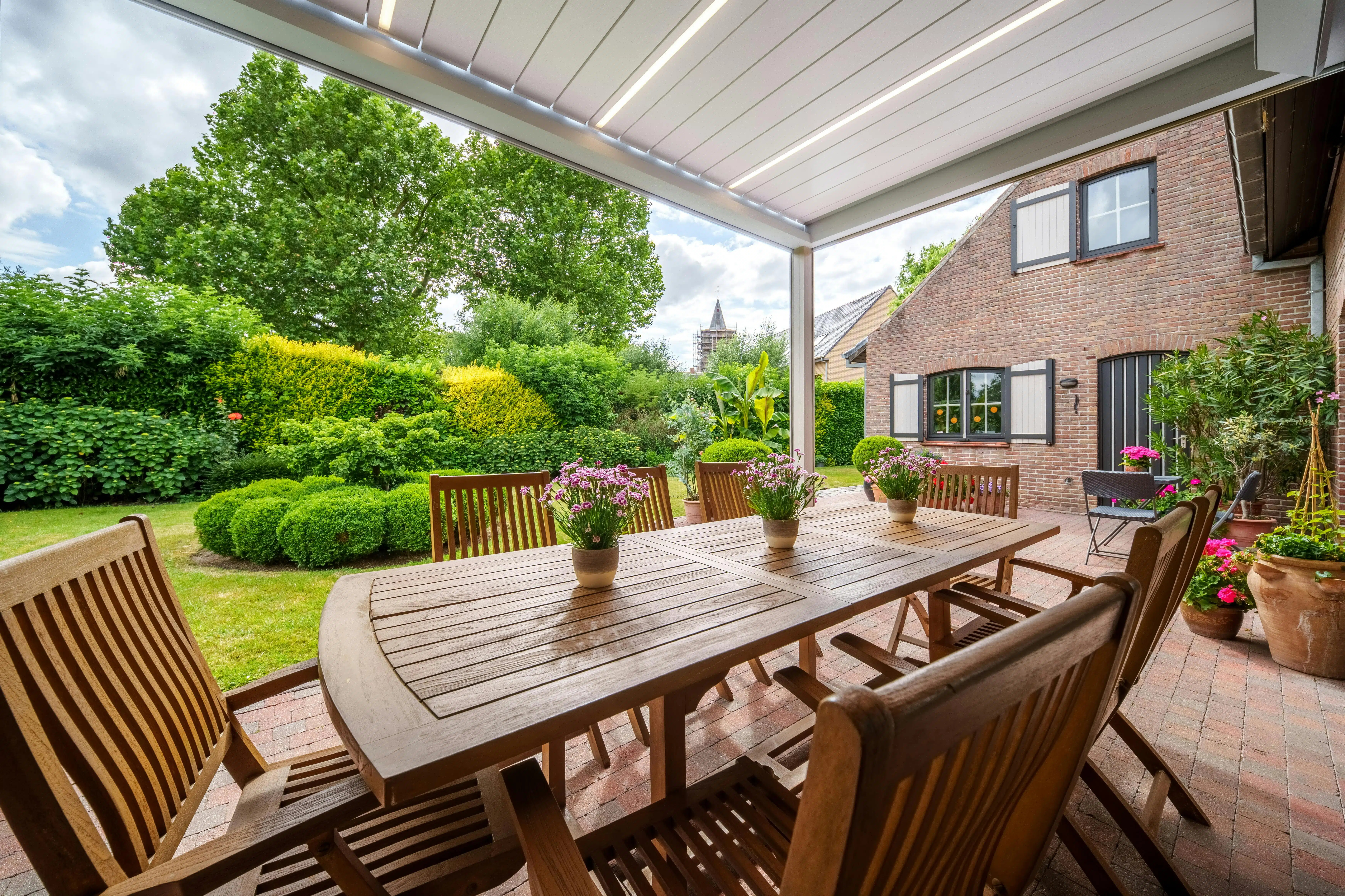 Karaktervol huis te koop in Merkem op 885m² foto 2