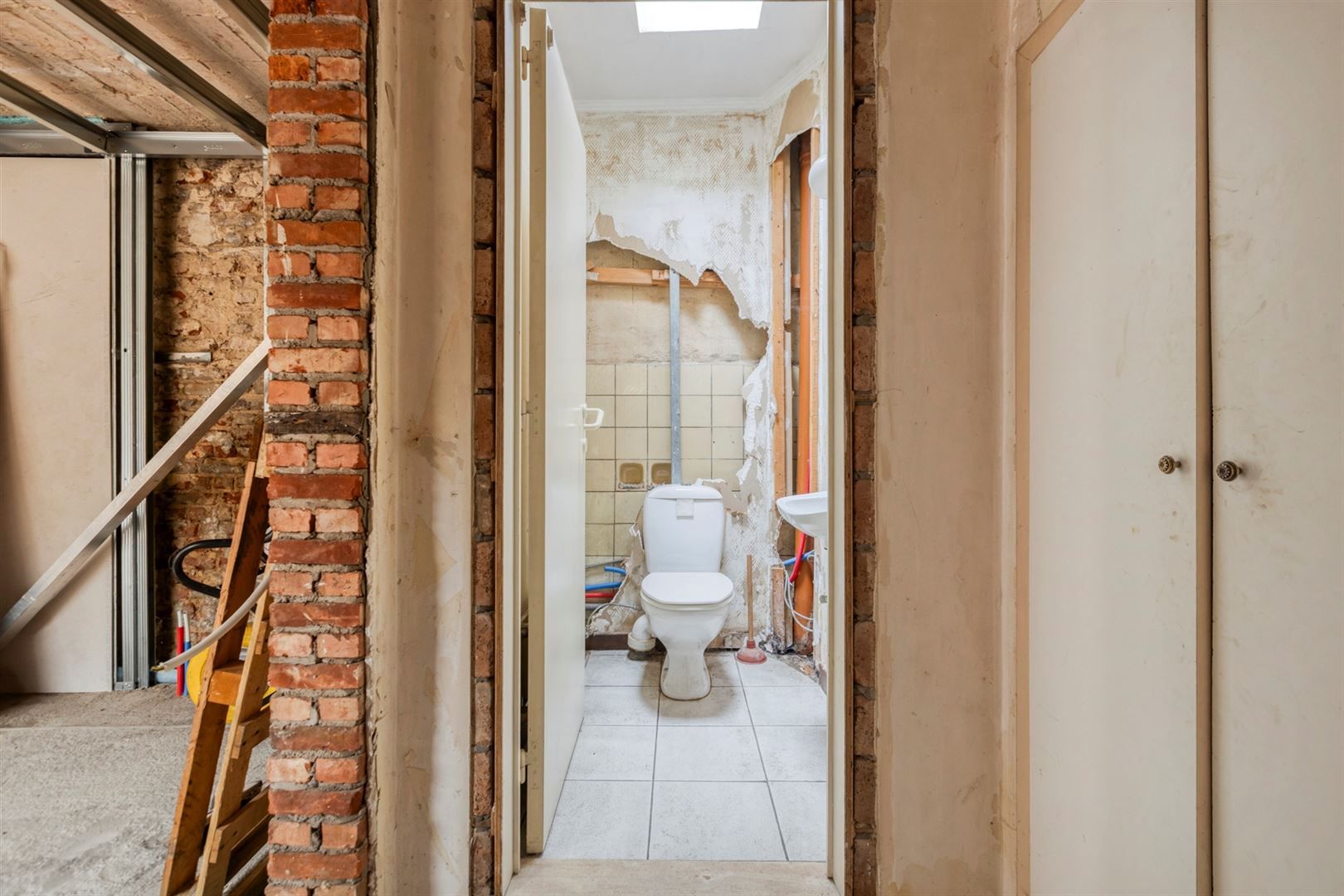 Te renoveren gelijkvloers appartement foto 9