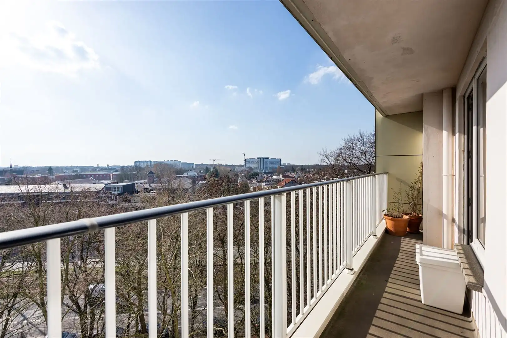 Instapklaar 2 à 3 slaapkamerappartement in goed onderhouden gebouw. foto 9