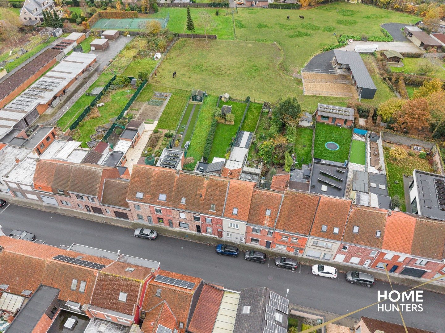 Charmante te renoveren rijwoning met 3 slaapkamers en diepe tuin op centrale ligging in Menen foto 5