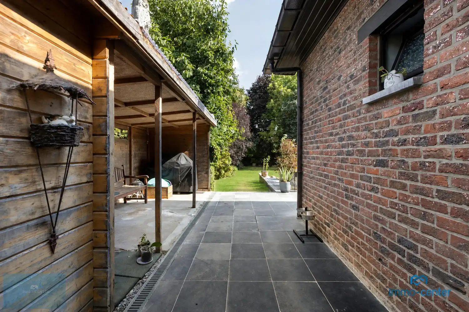 Instapklare vrijstaande woning met 4 slaapkamers en prachtige tuin foto 24