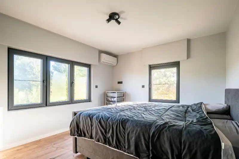 Gerenoveerde halfopen woning met ruime tuin. foto 12