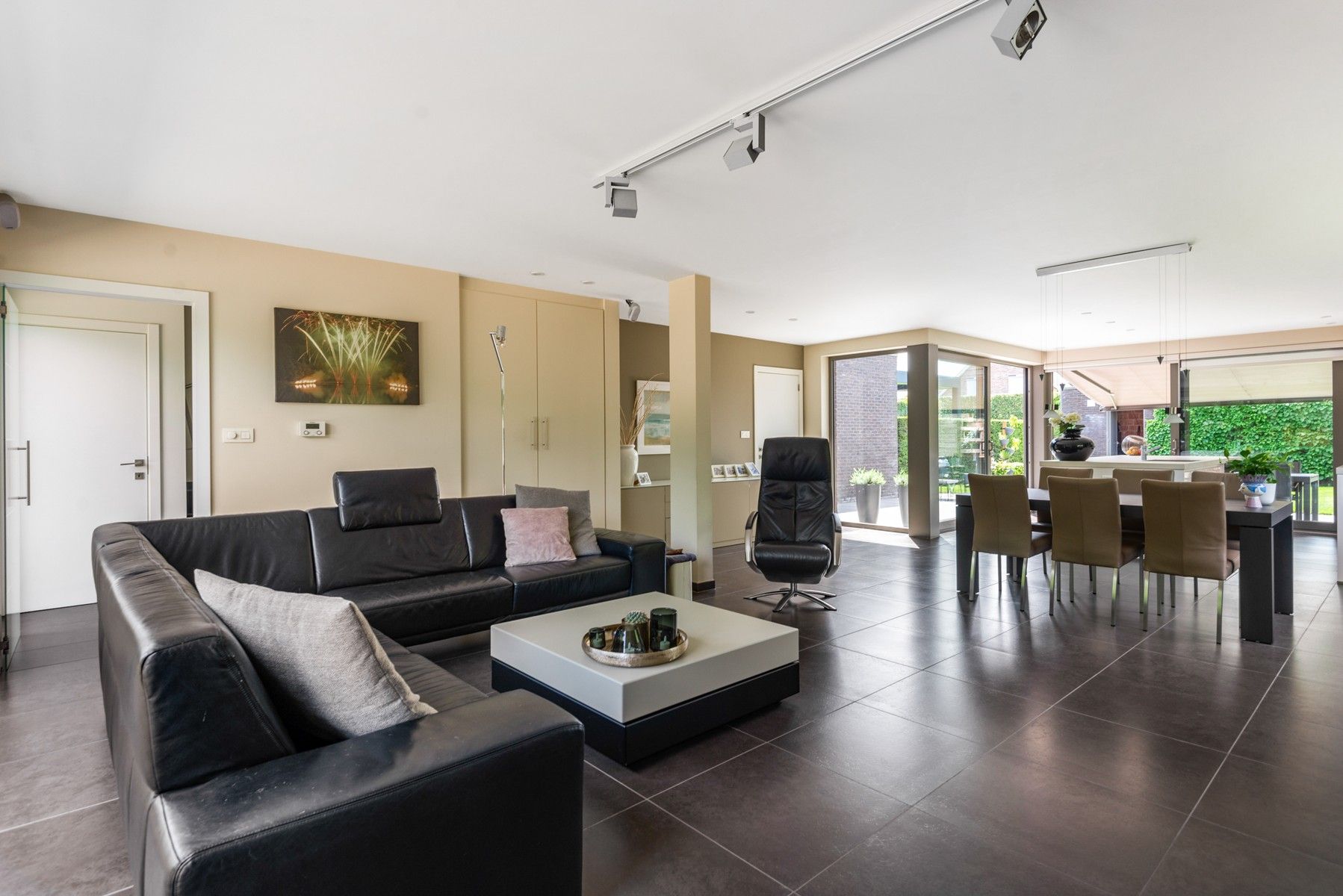 Prachtige woning op uitstekende ligging met garage foto 7