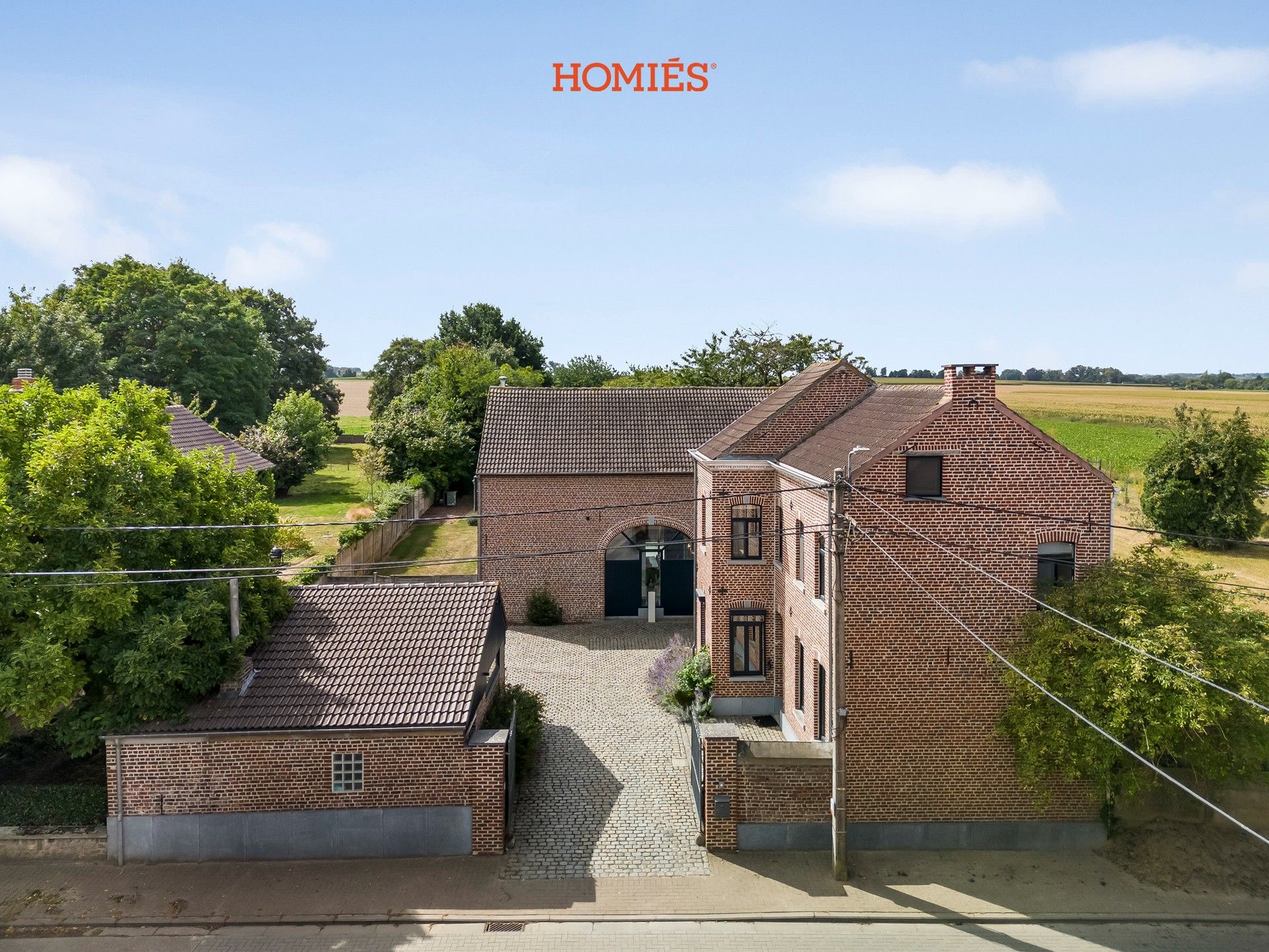 Karaktervolle hoeve met grote tuin en zwembad foto 2