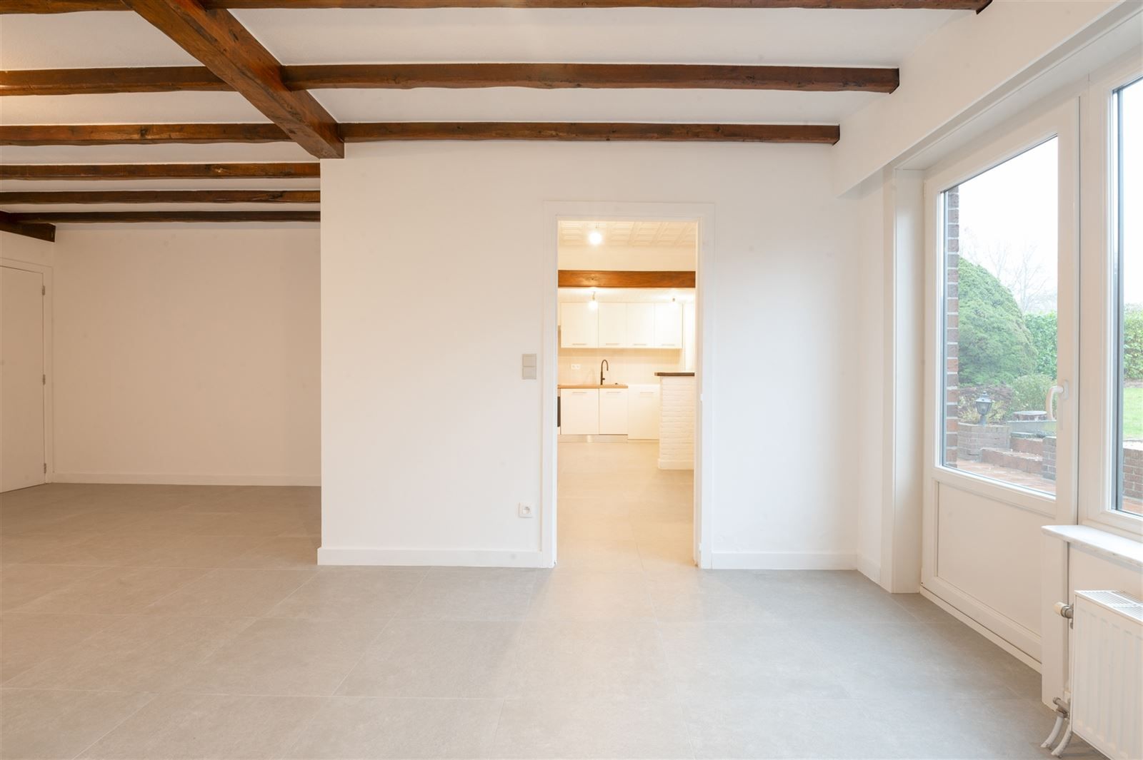 Gezellige gerenoveerde woning in een rustige wijk, met ruime tuin en garage foto 5