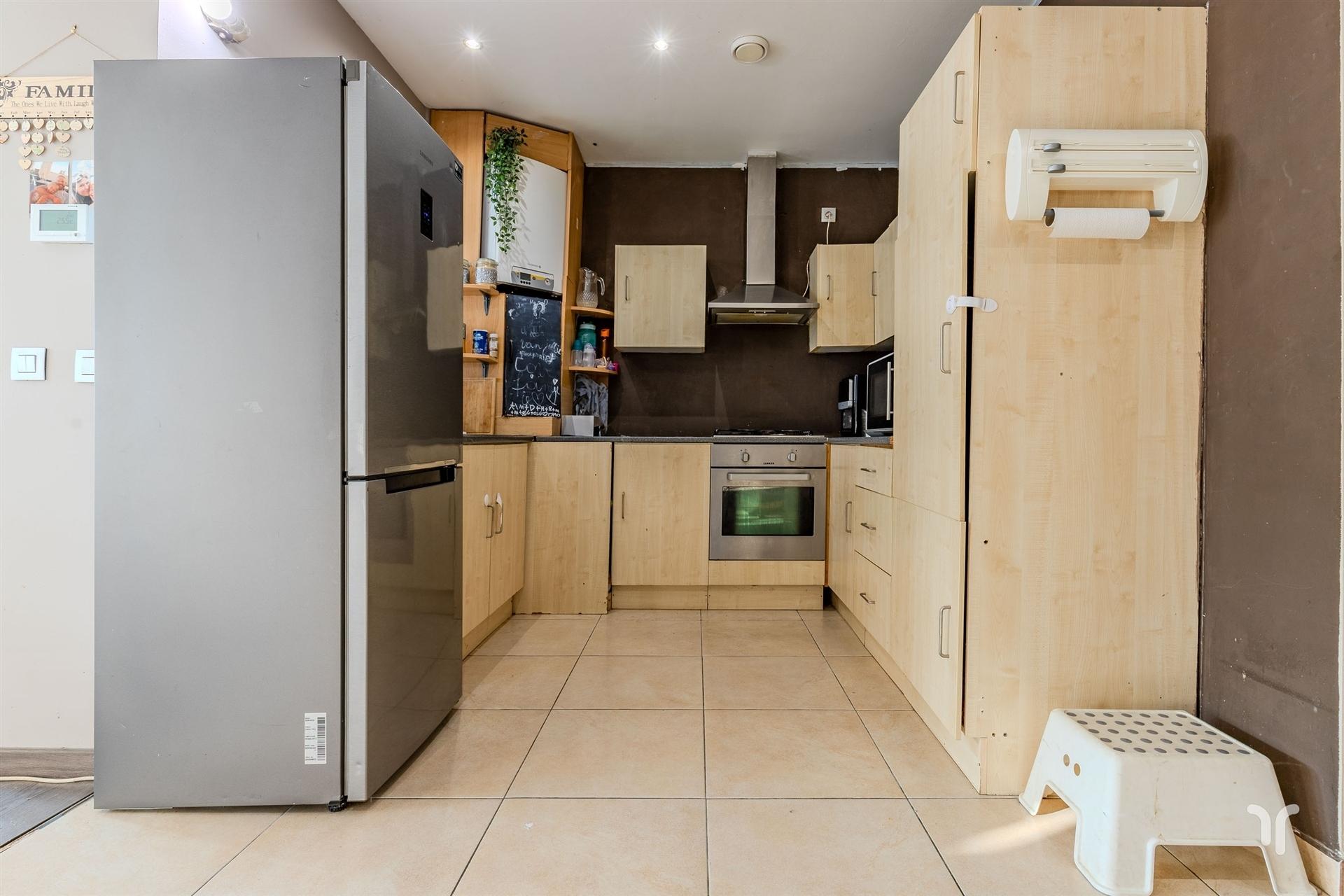 Op te frissen rijwoning te koop in Oostende. foto 3